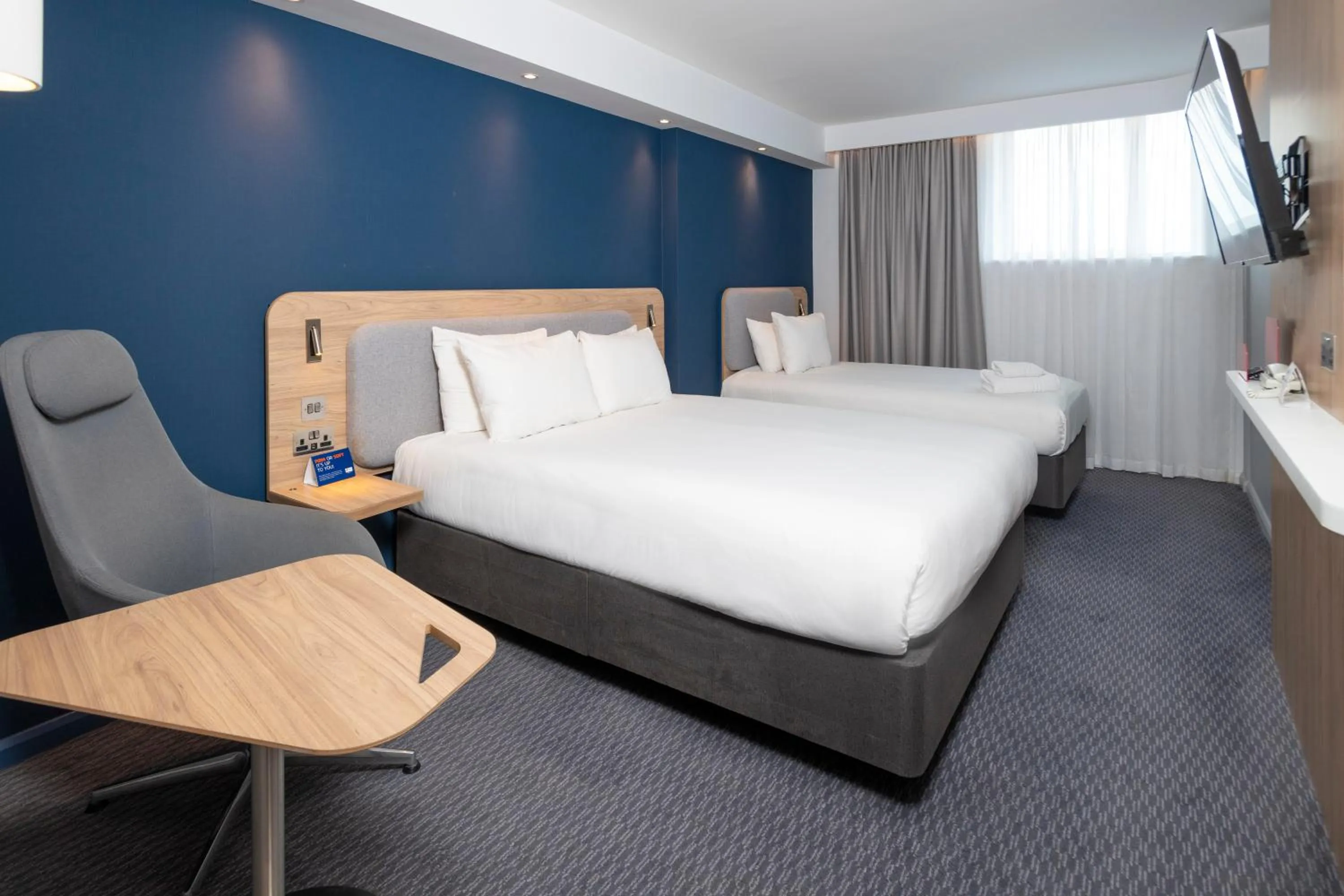 Photo of the whole room, Bed in Holiday Inn Express Swindon City Centre by IHG