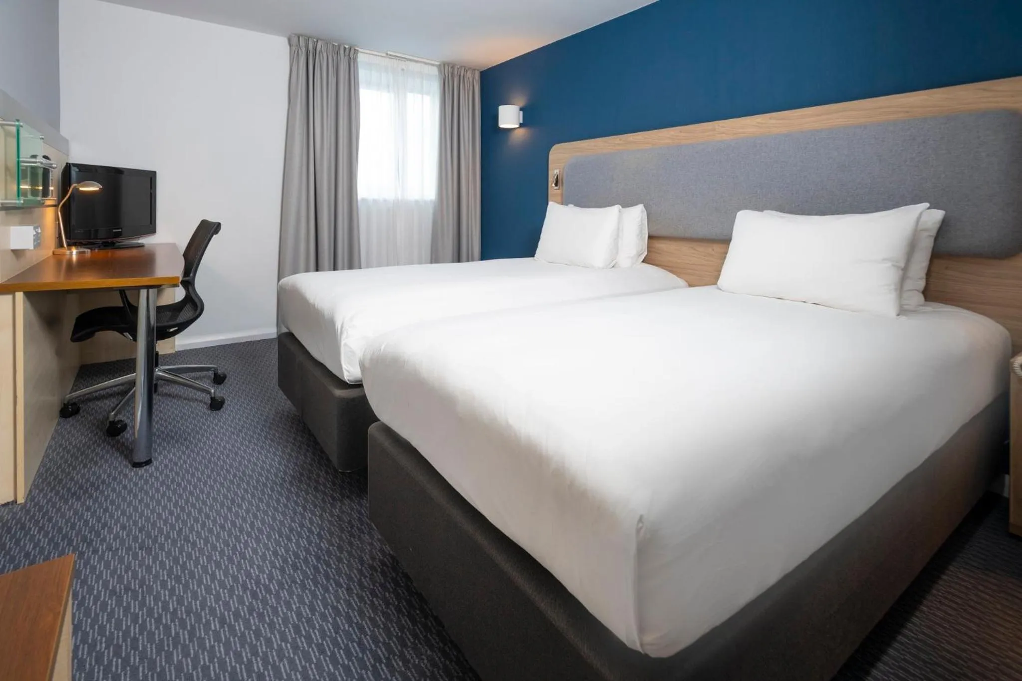 Photo of the whole room, Bed in Holiday Inn Express Swindon City Centre by IHG