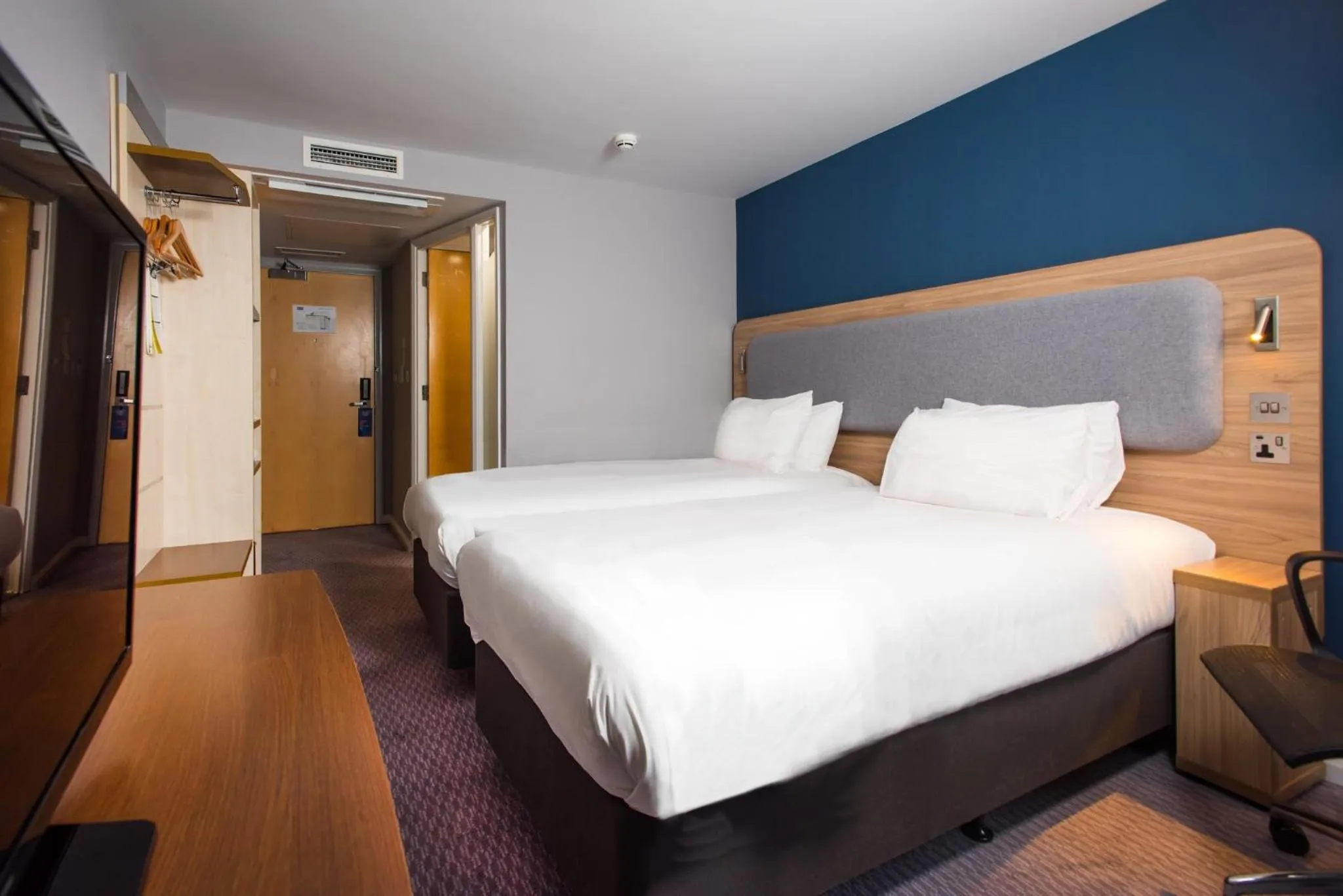 Photo of the whole room, Bed in Holiday Inn Express Swindon City Centre by IHG