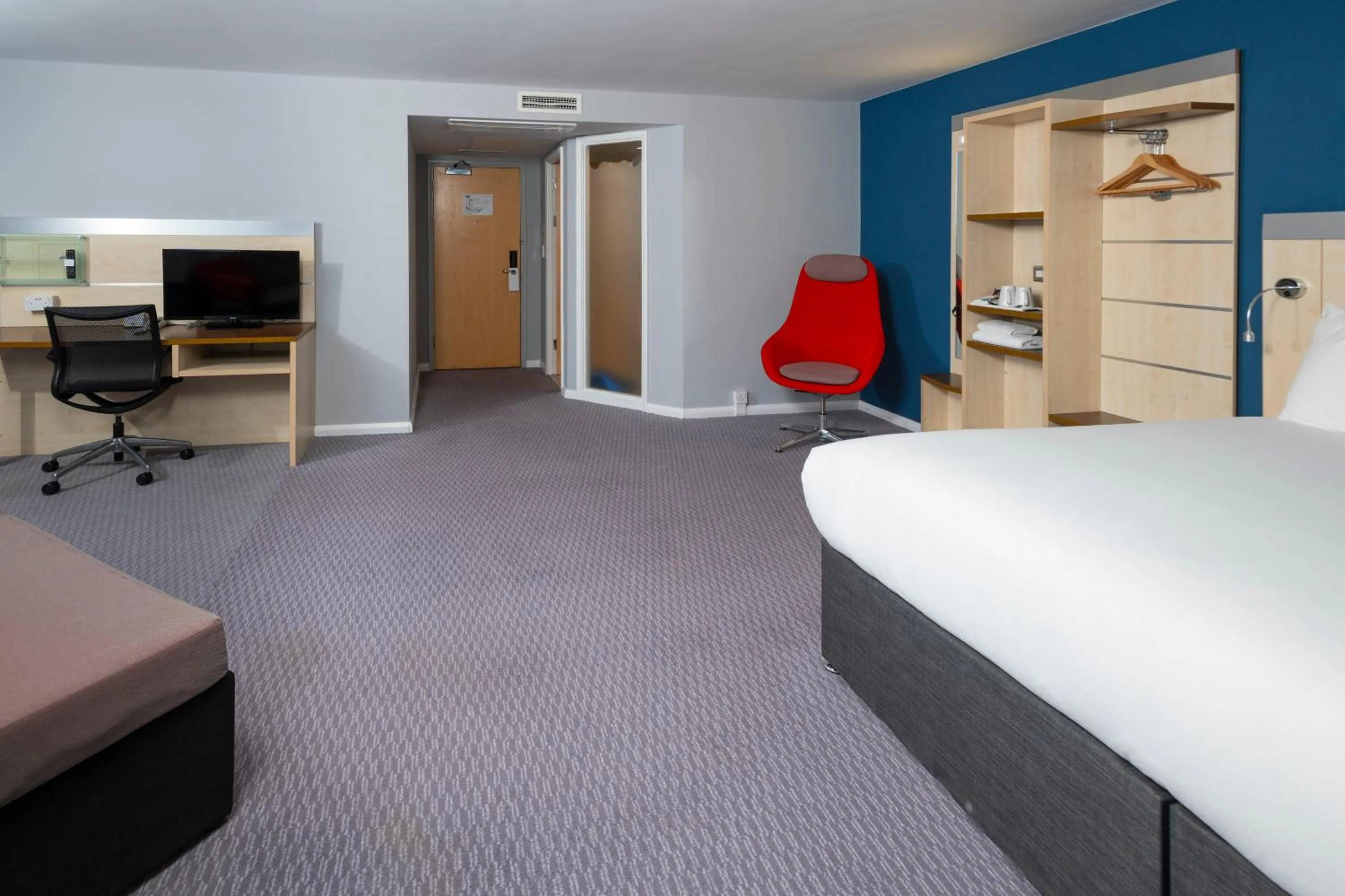 Photo of the whole room, Bed in Holiday Inn Express Swindon City Centre by IHG