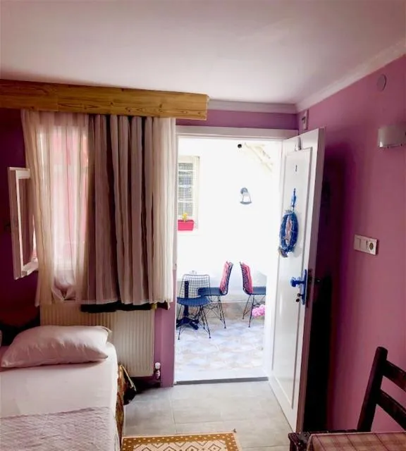 Photo of the whole room, Bed in Ozdemir Pansiyon