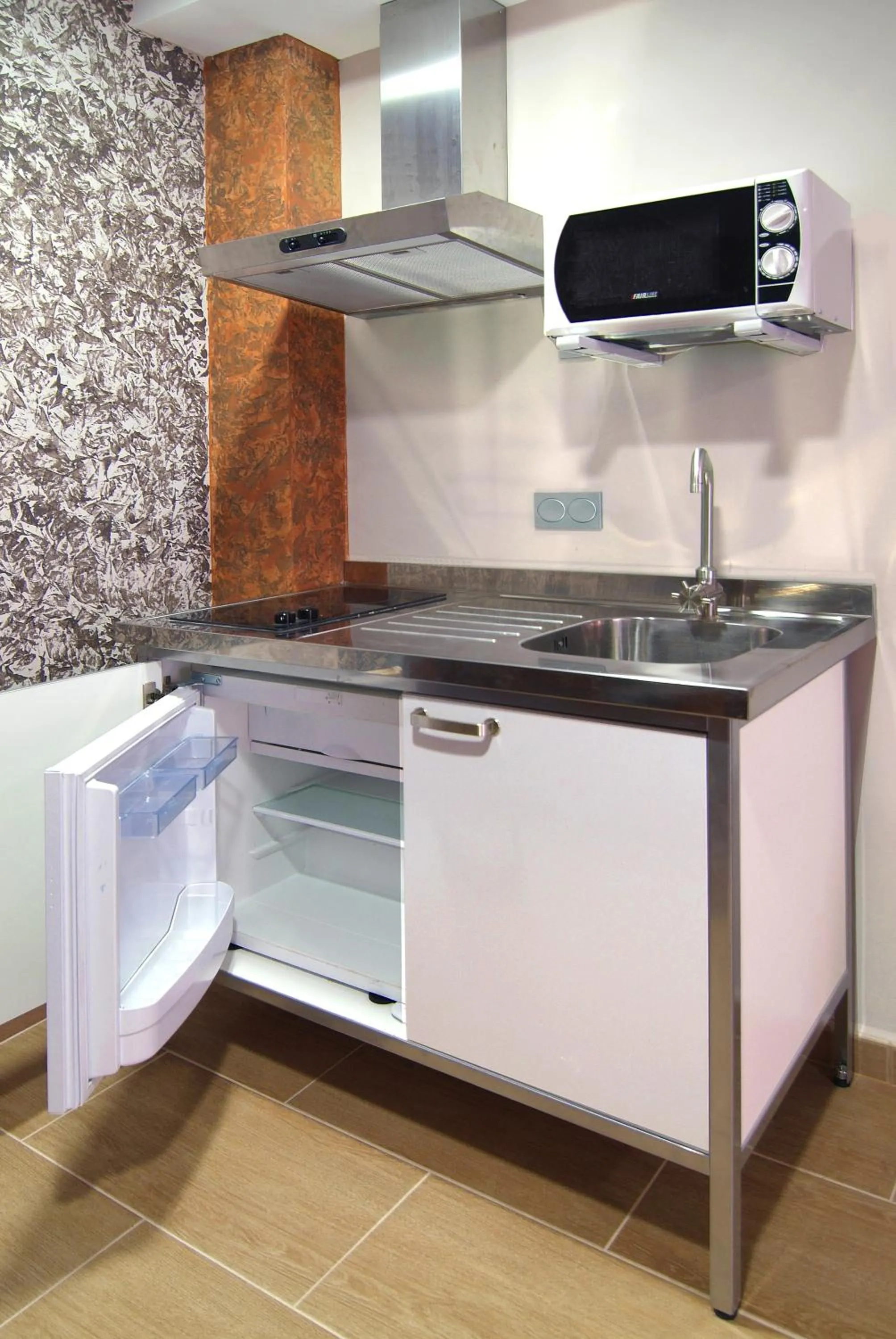 Kitchen or kitchenette in Apartahotel La Corrala