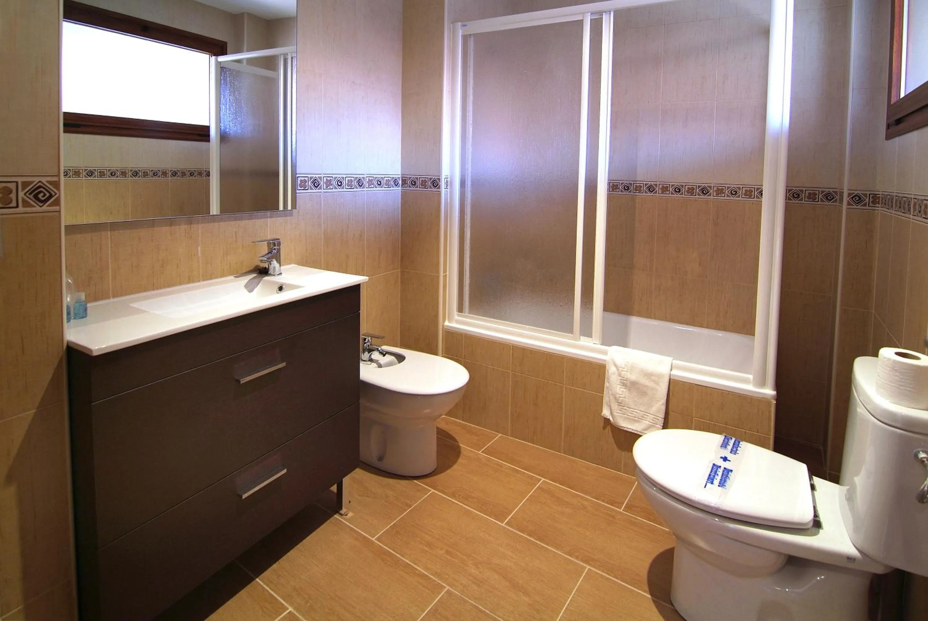 Bathroom in Apartahotel La Corrala