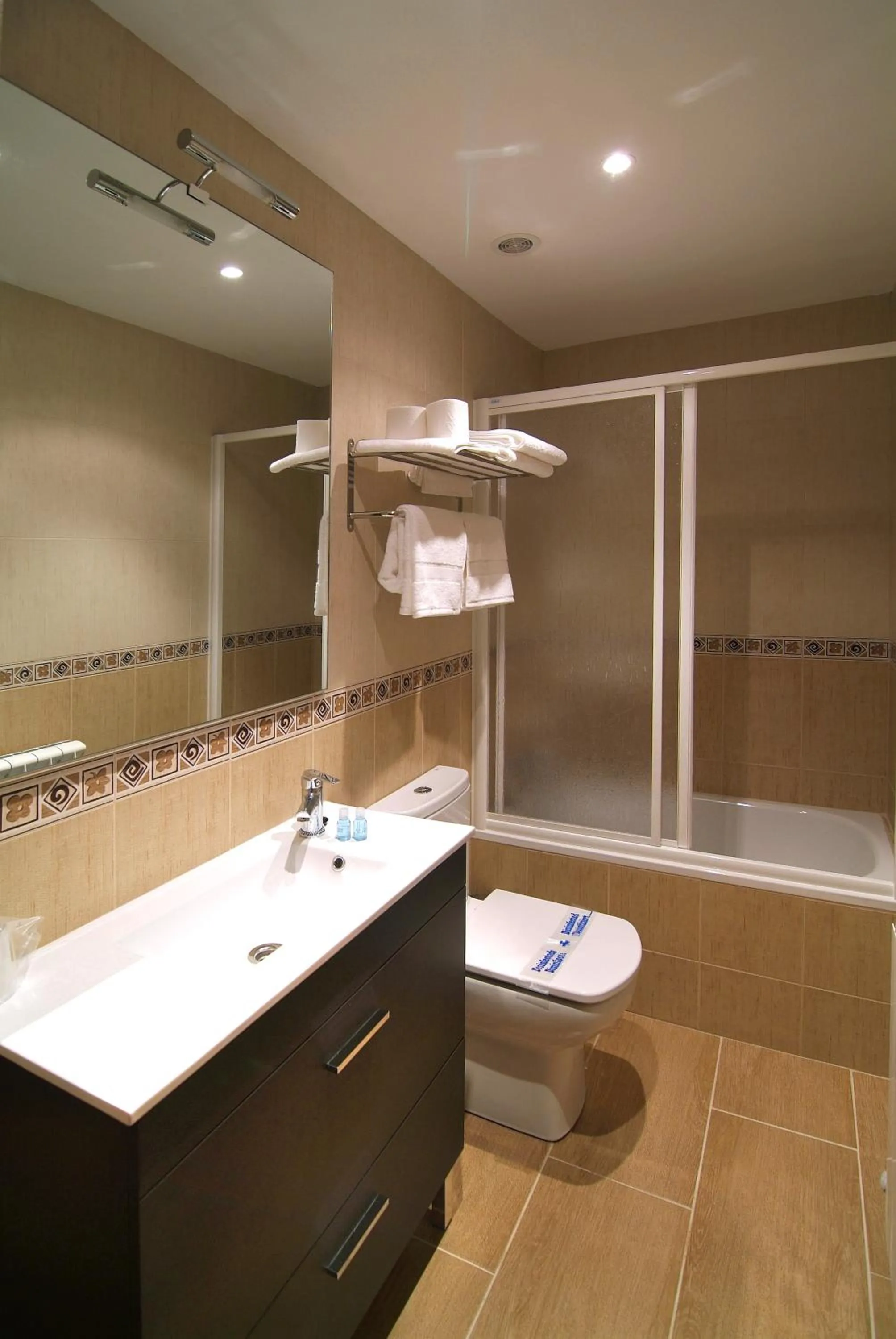 Bathroom in Apartahotel La Corrala