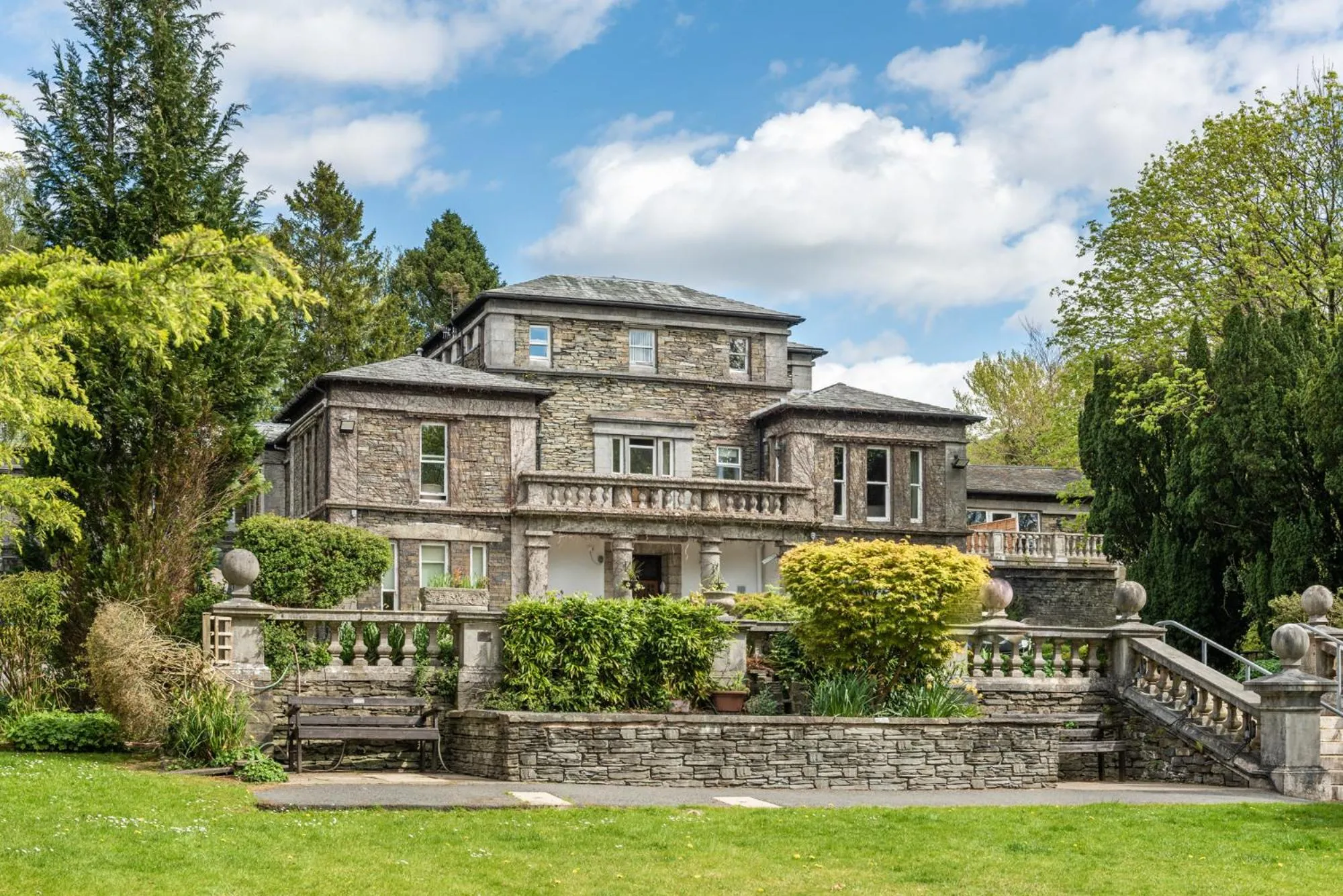 Property building in Windermere Manor Hotel
