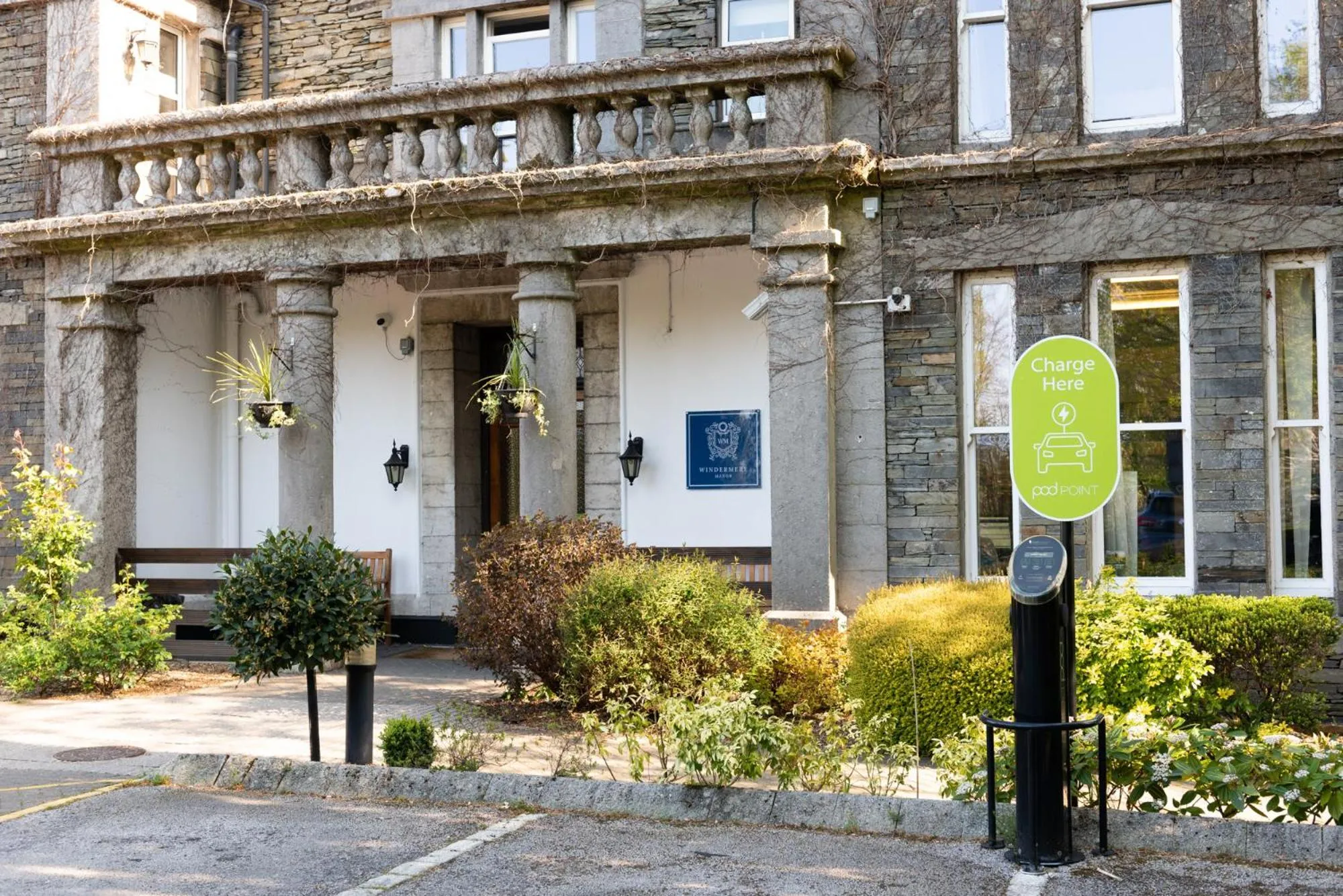 Facade/entrance in Windermere Manor Hotel