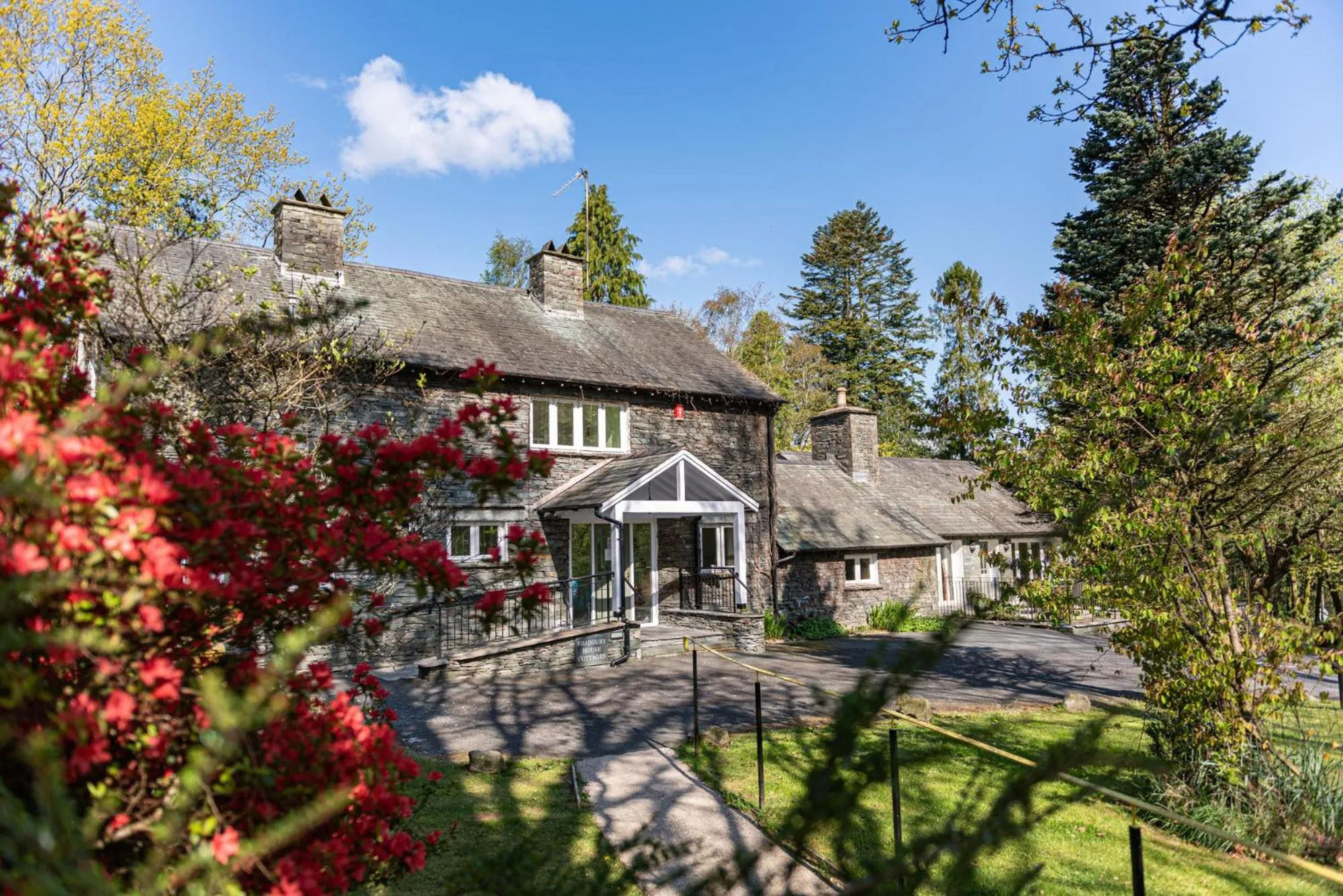 Property building in Windermere Manor Hotel
