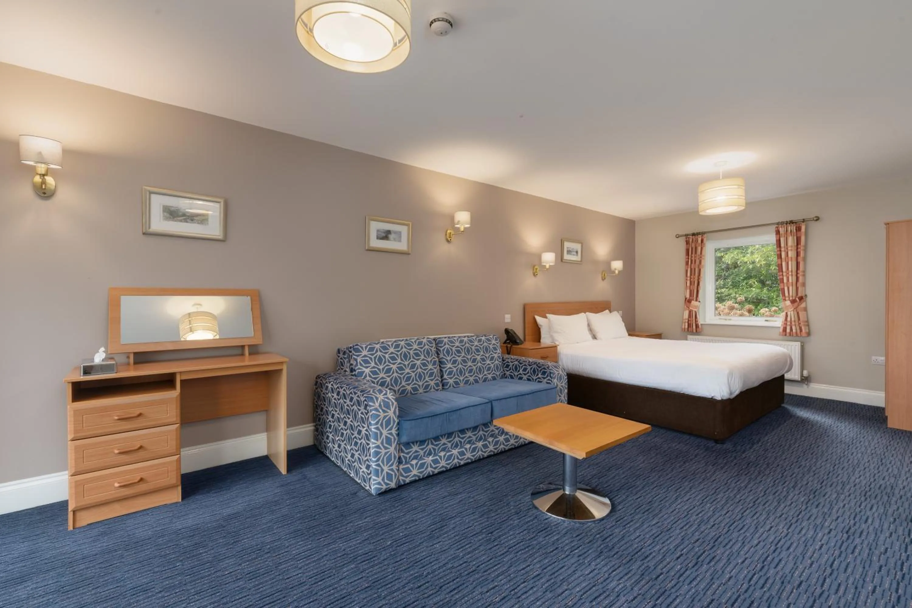 Bed in Windermere Manor Hotel