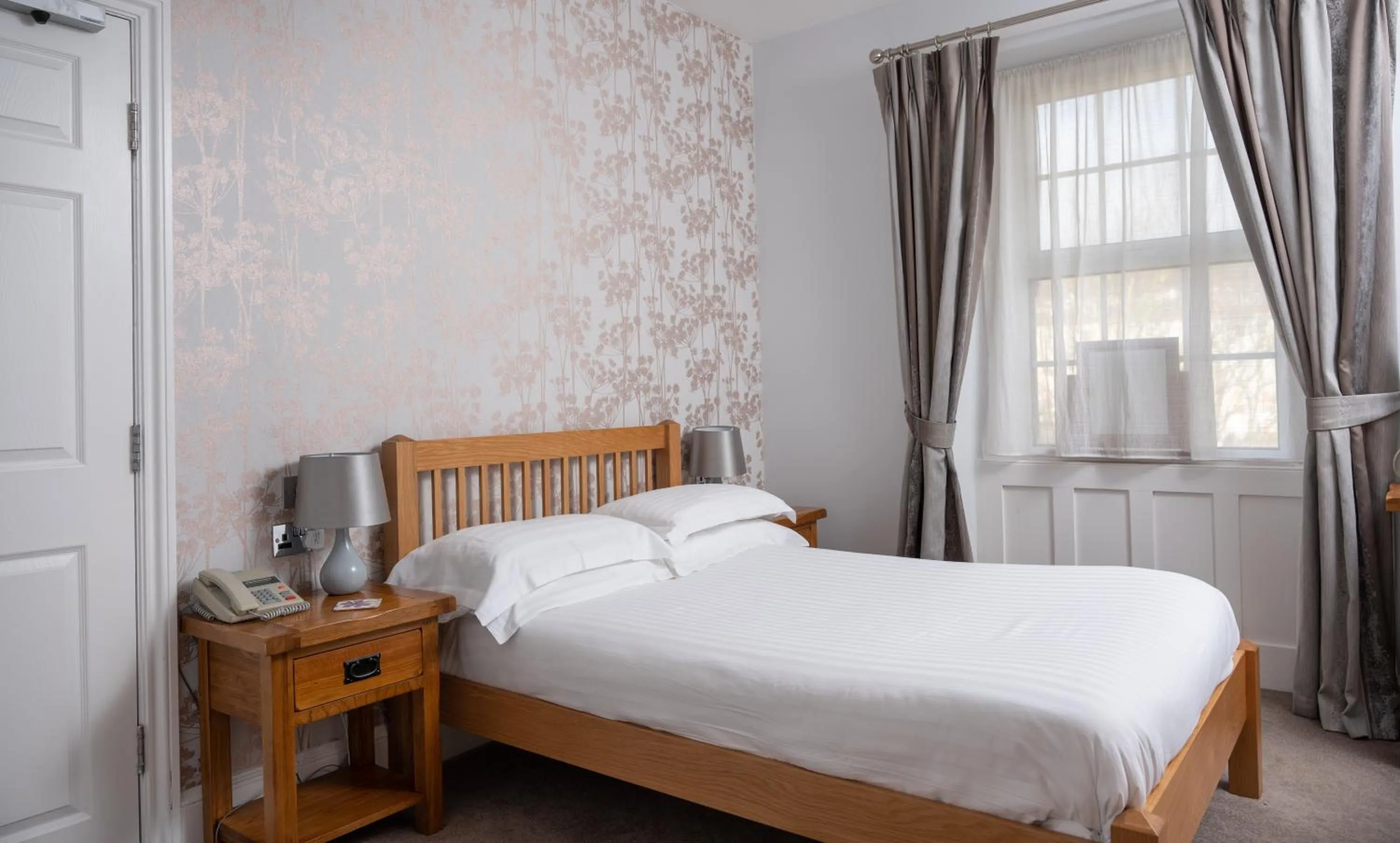 Bed in Lauriston Hotel