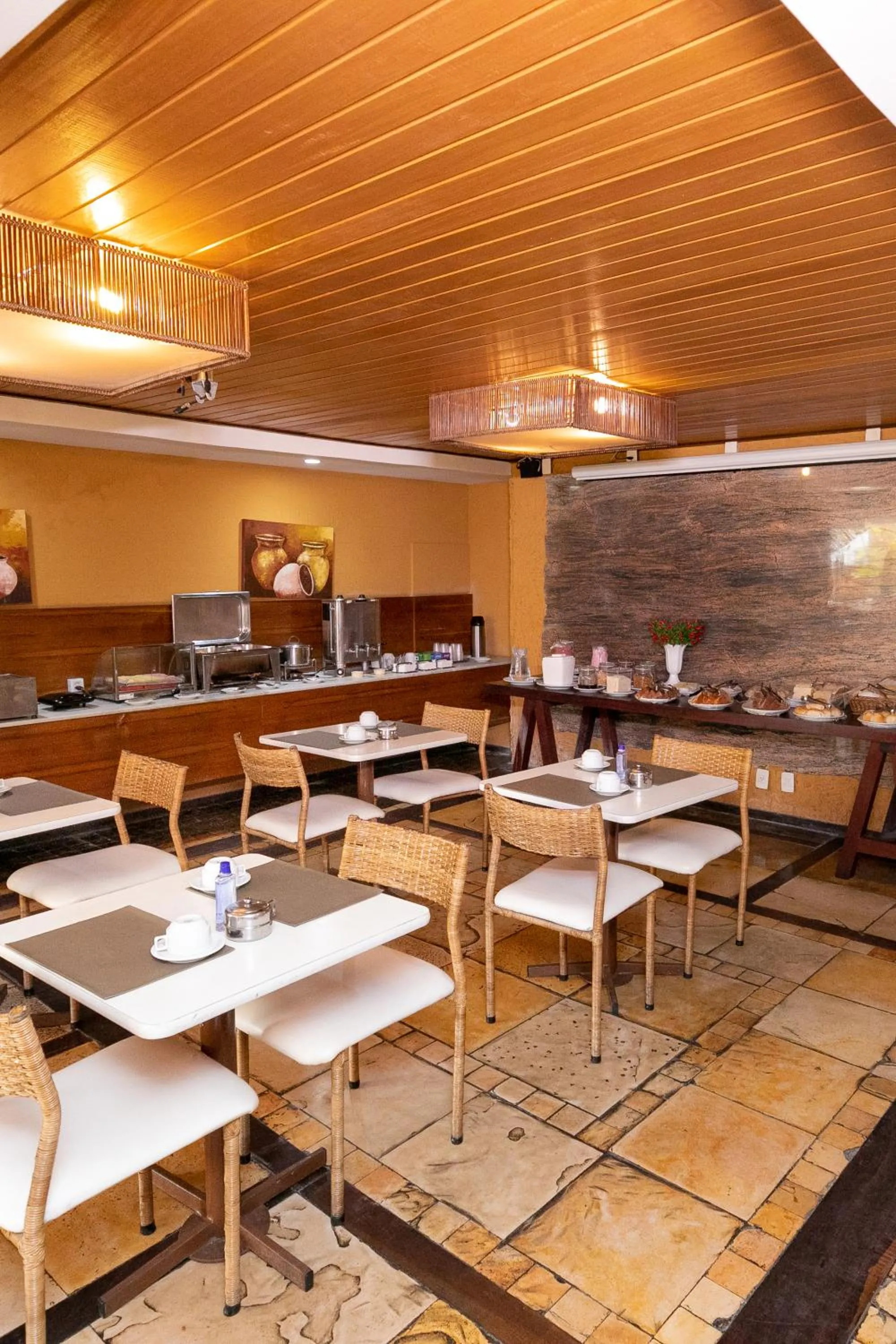 Restaurant/places to eat in Safari Natal Beach Hotel