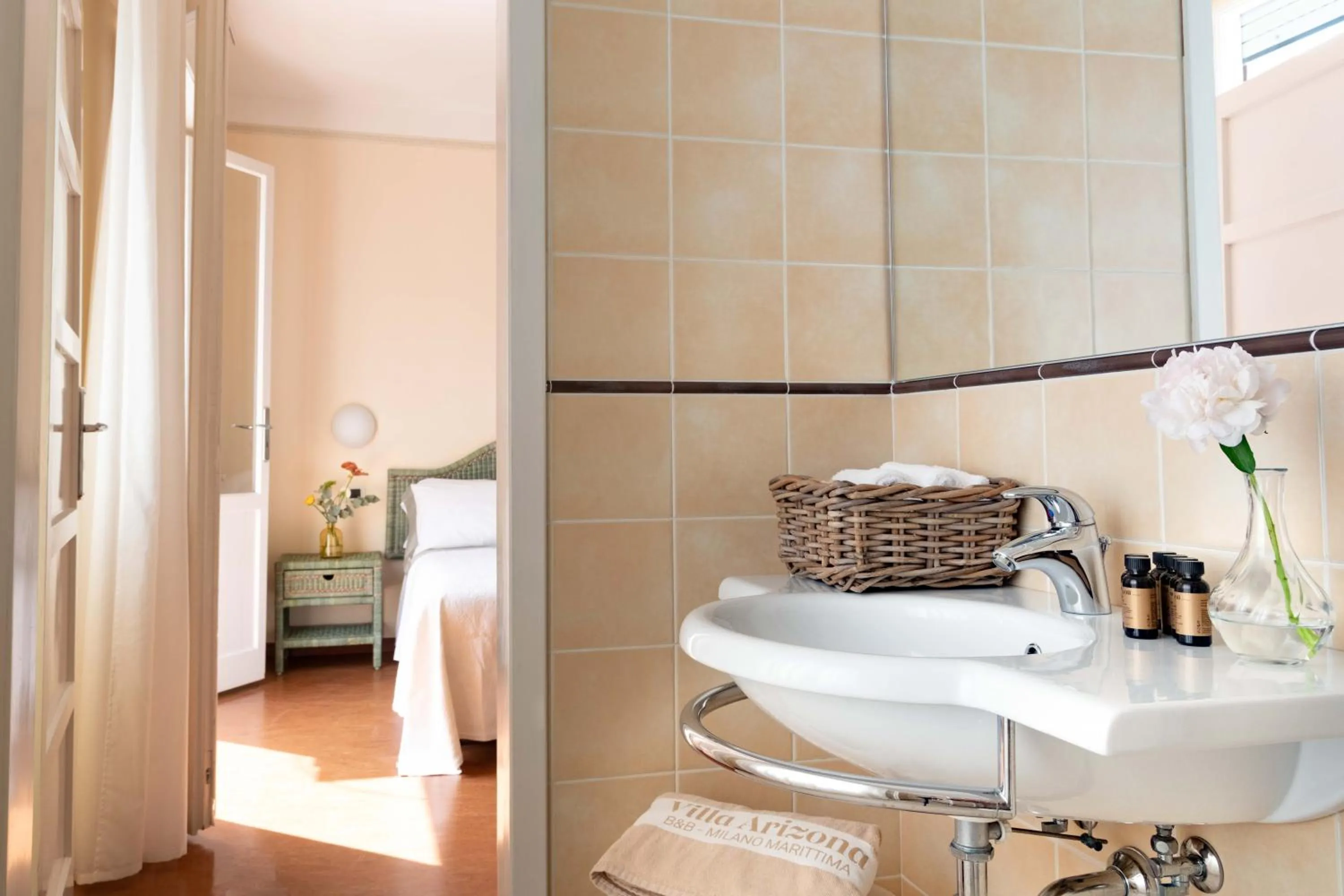 Bathroom, Bed in Villa Arizona