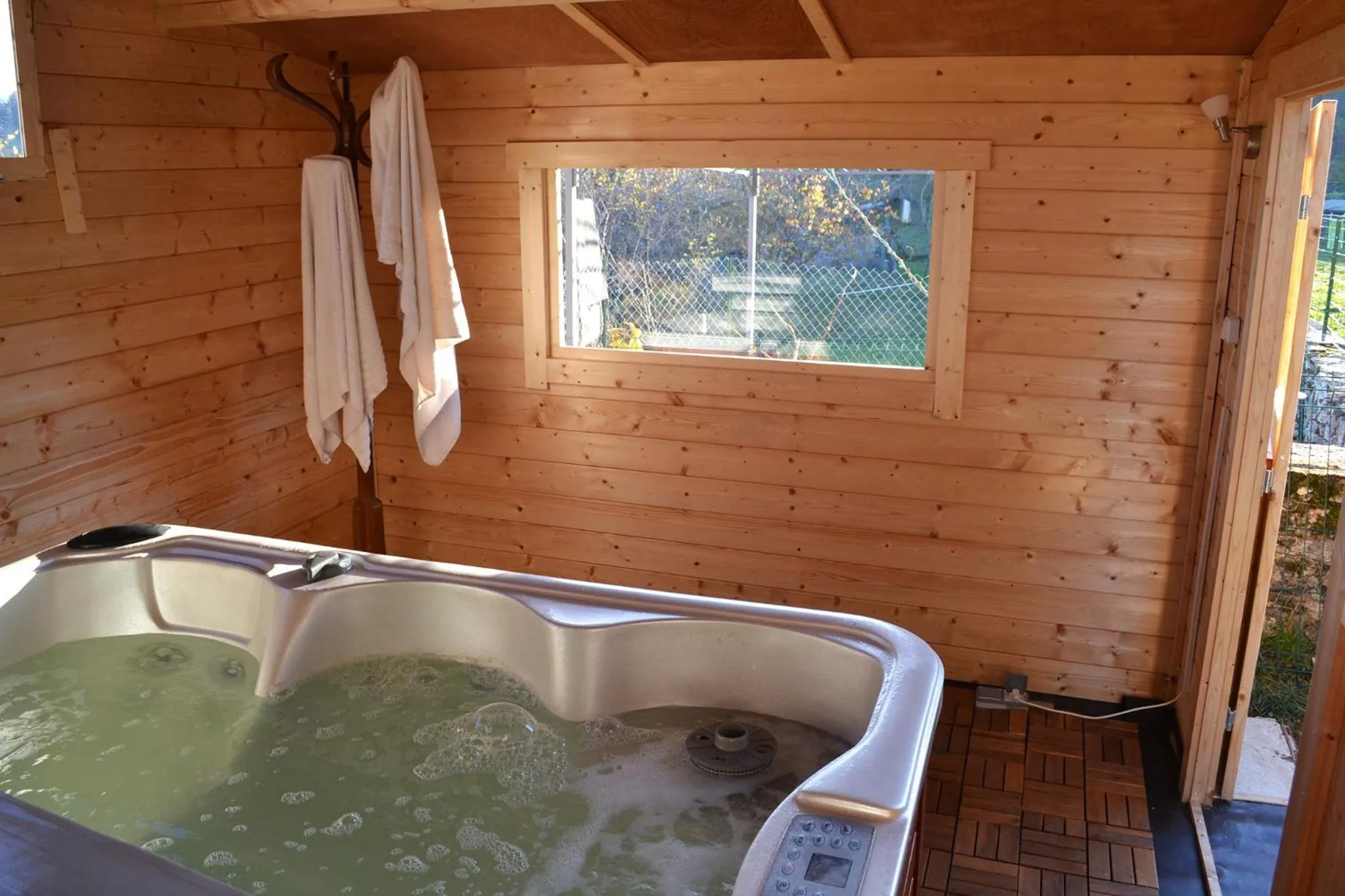 Hot Tub in La Follye Mancey