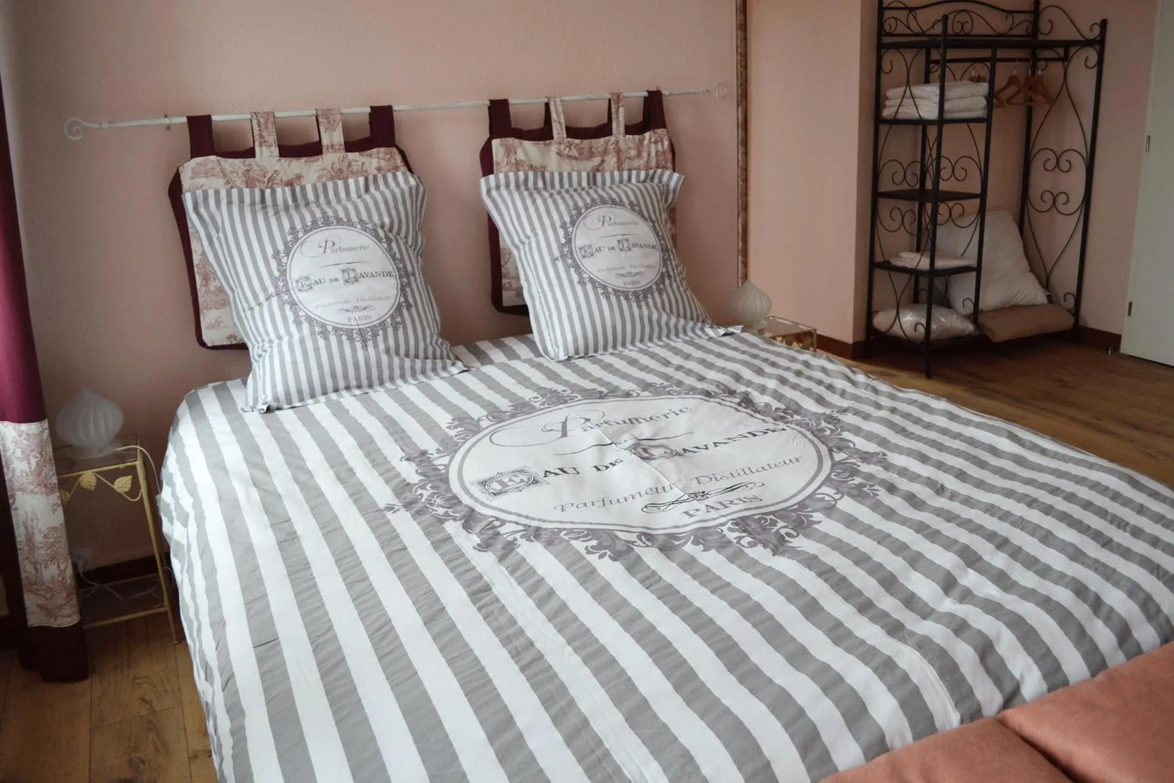 Property building, Bed in La Follye Mancey