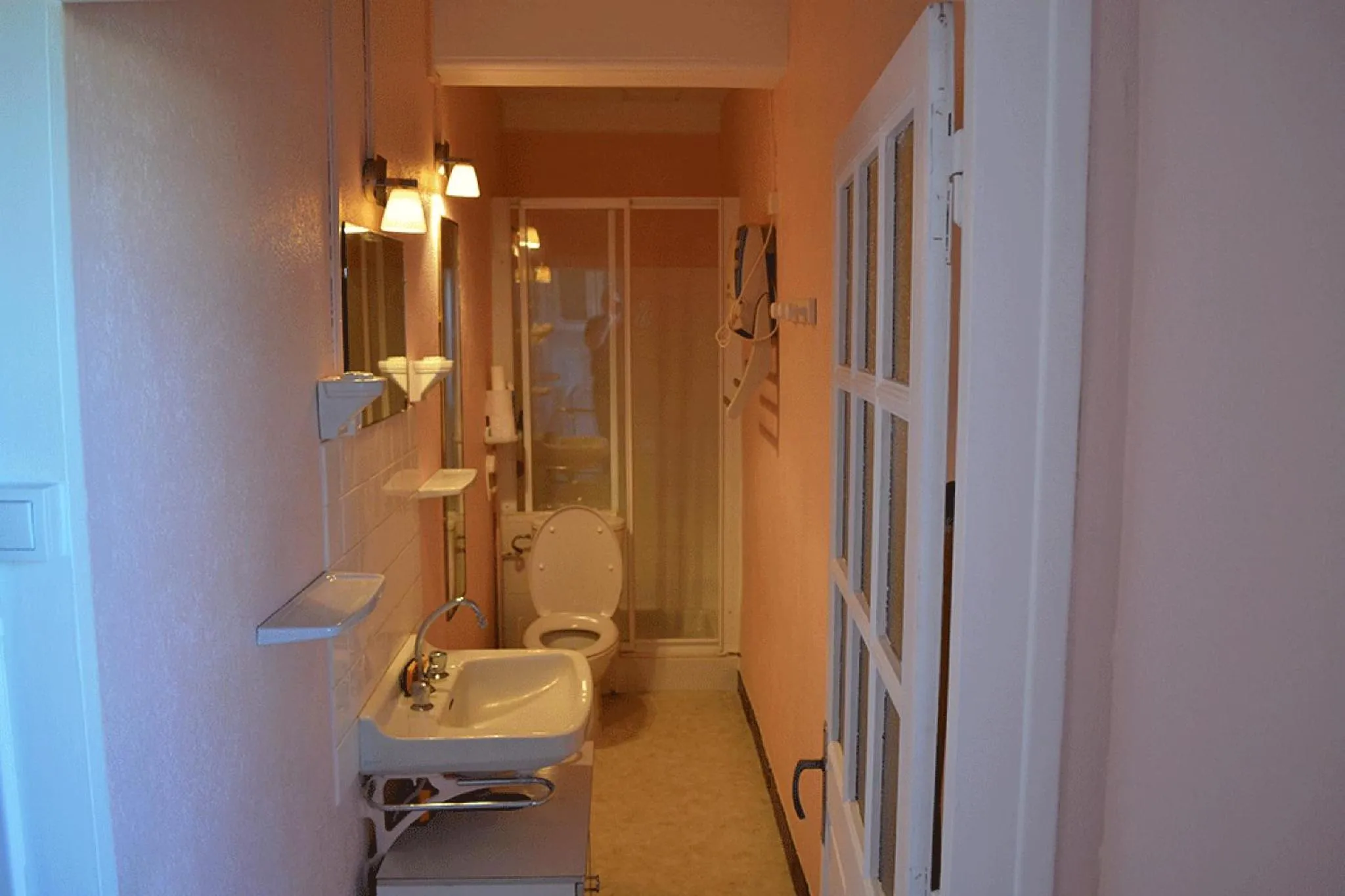 Bathroom in La Follye Mancey