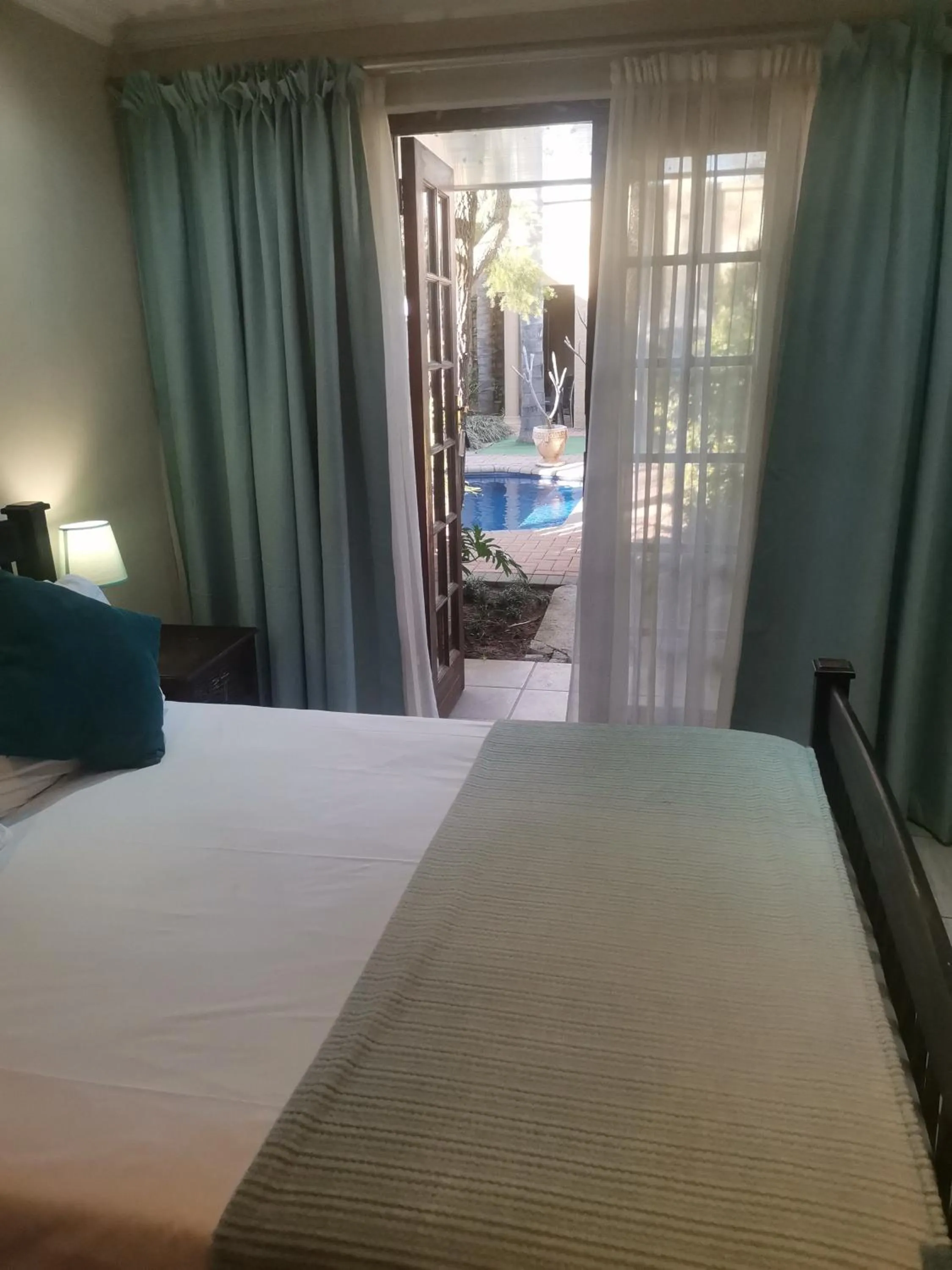 Bedroom, Bed in Giardino a 194