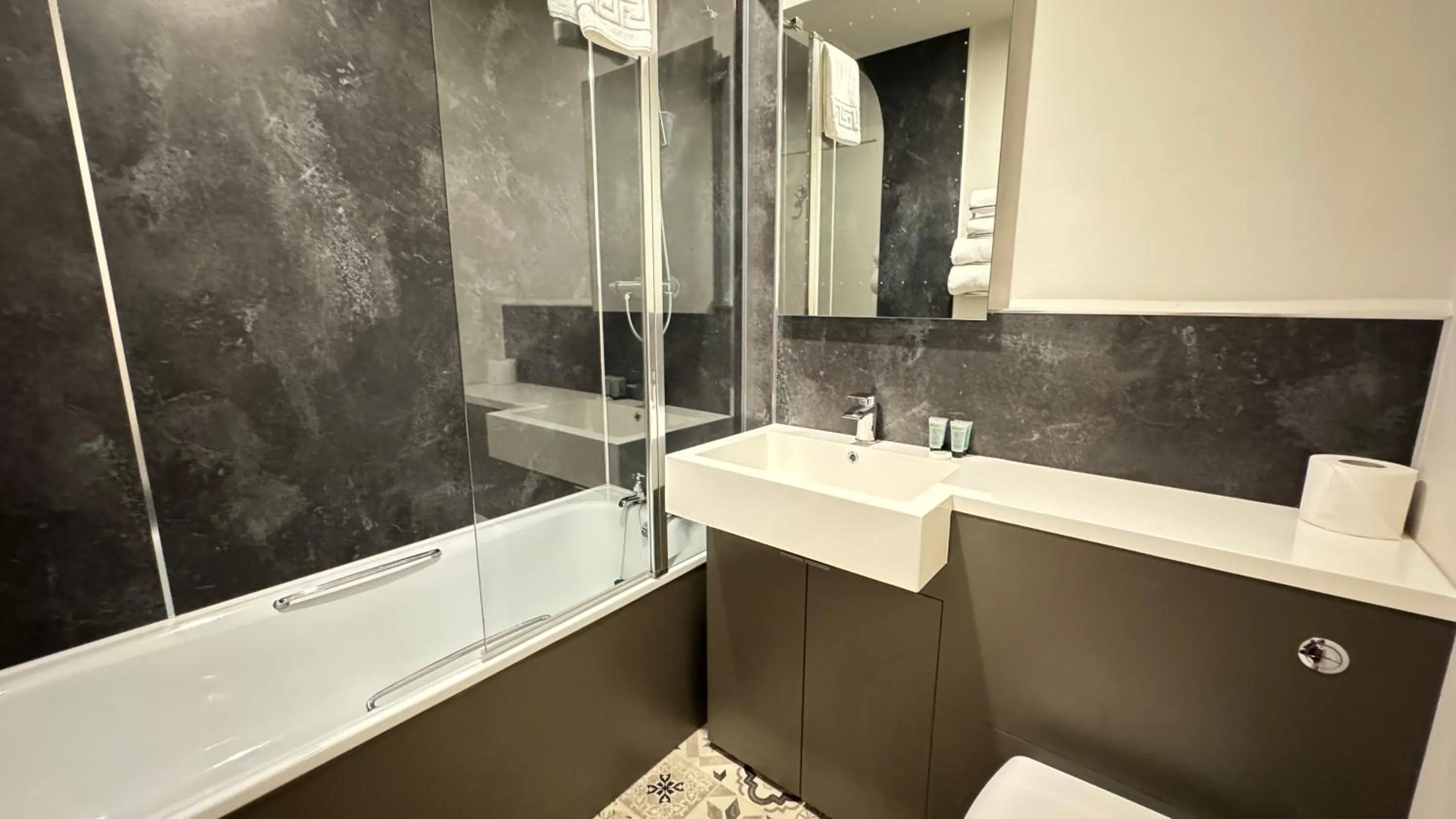 Property building in Invernairne