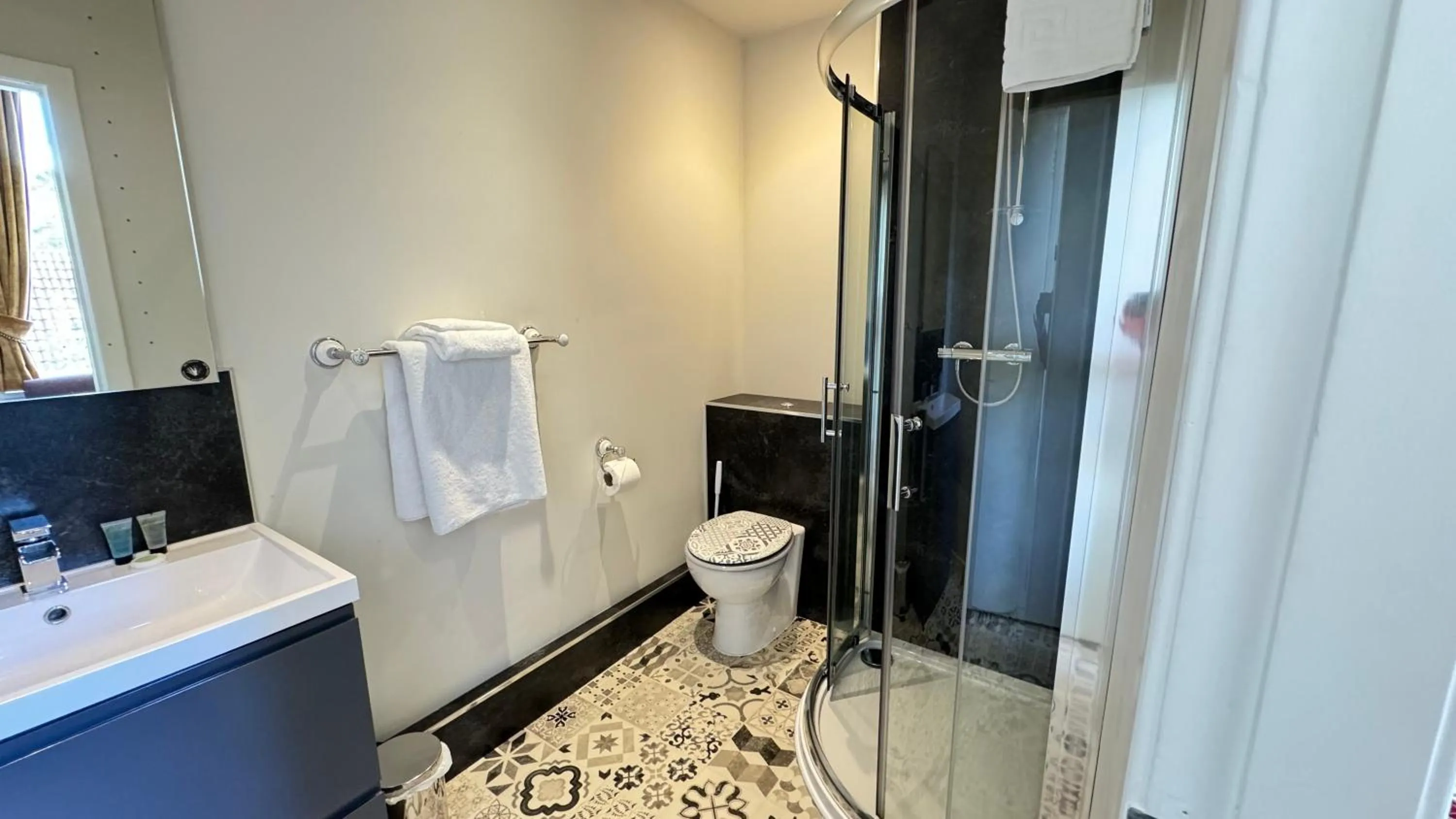 Property building in Invernairne