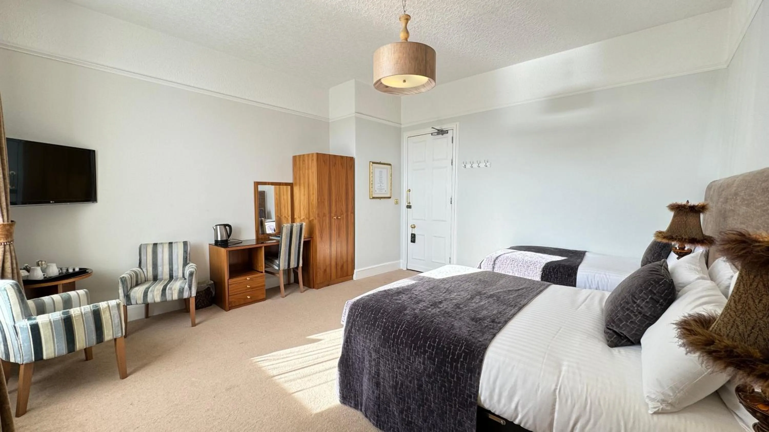 Photo of the whole room, Bed in Invernairne