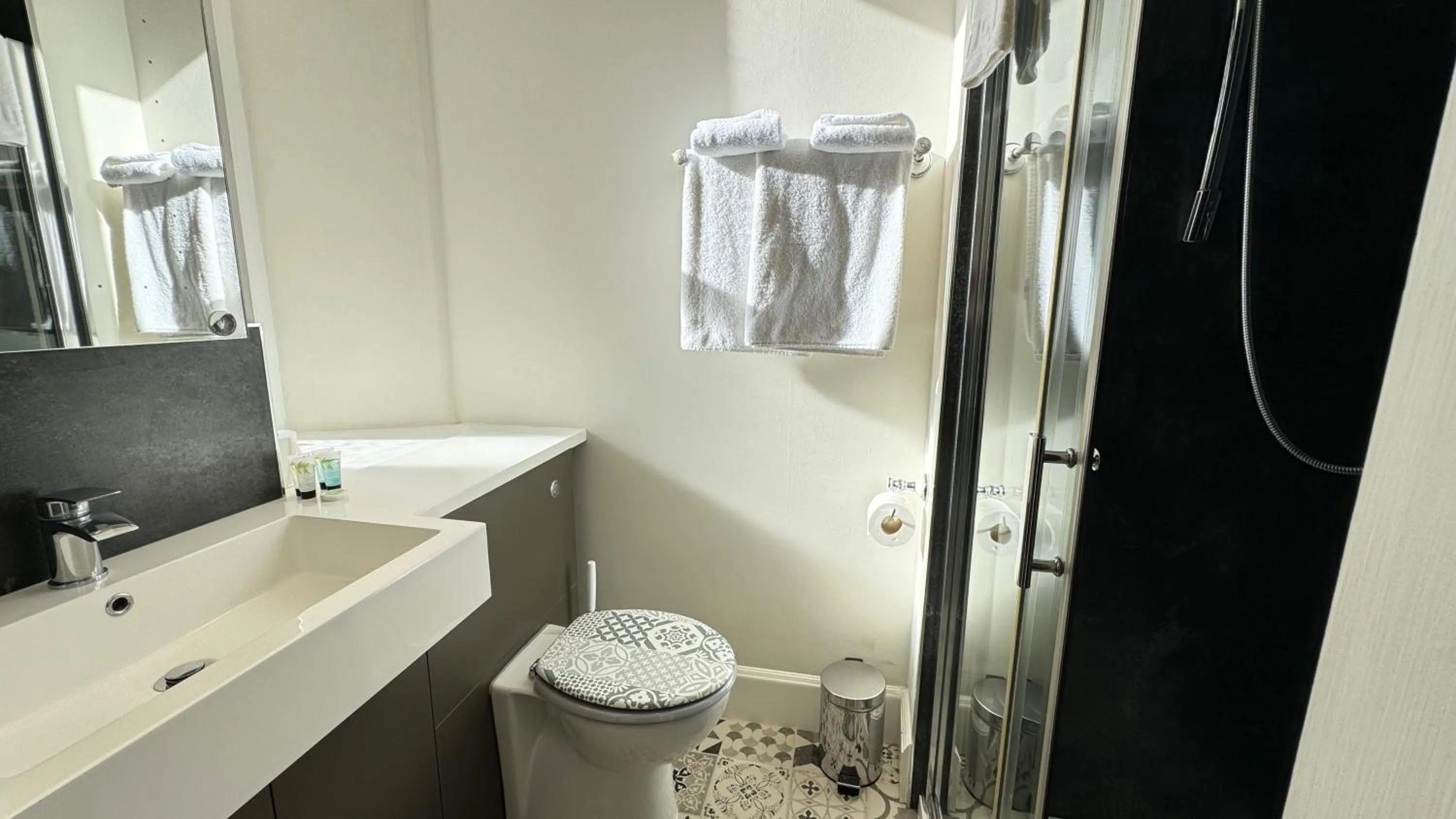 Property building in Invernairne