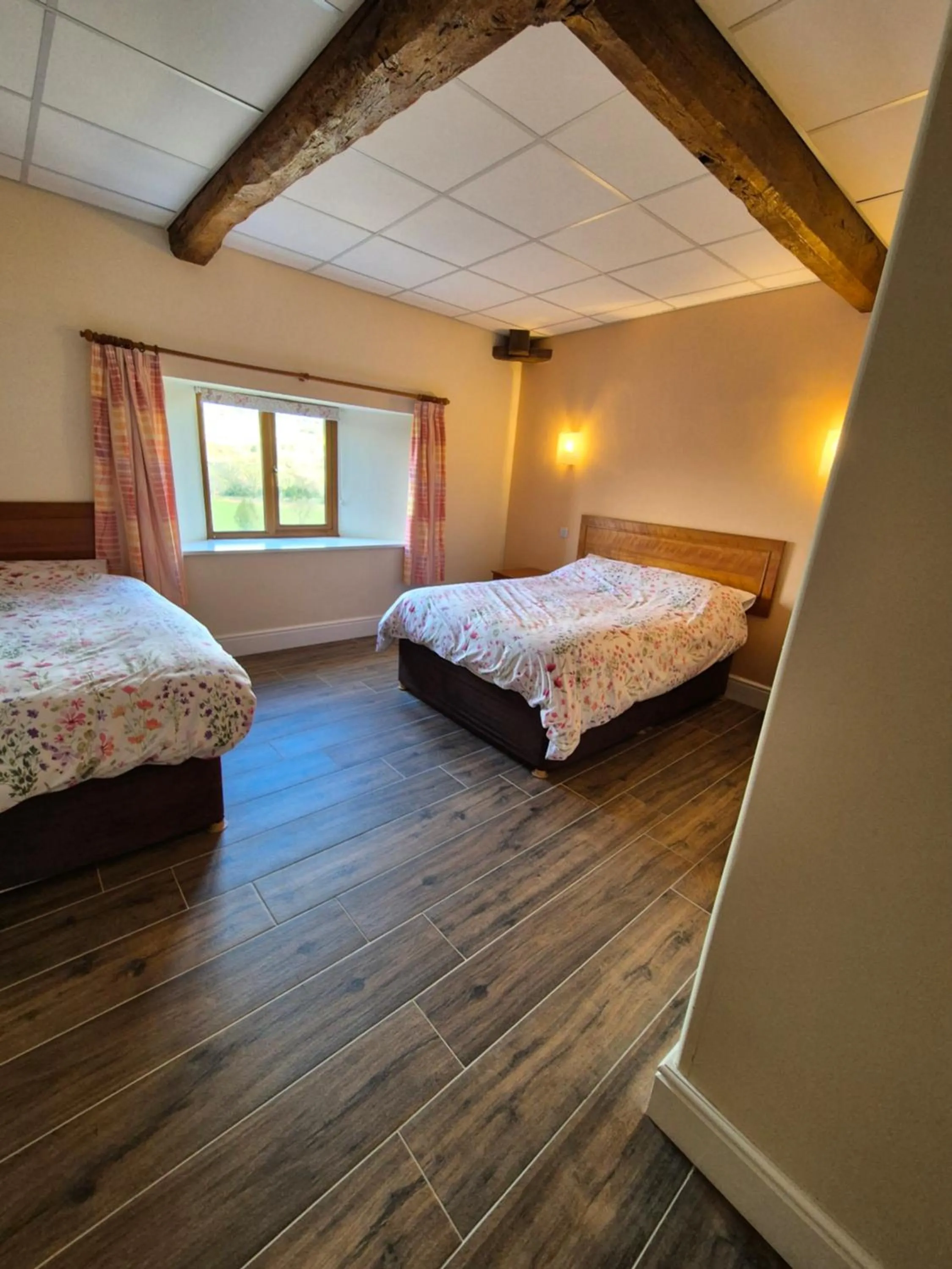 Bedroom, Bed in Padley Farm