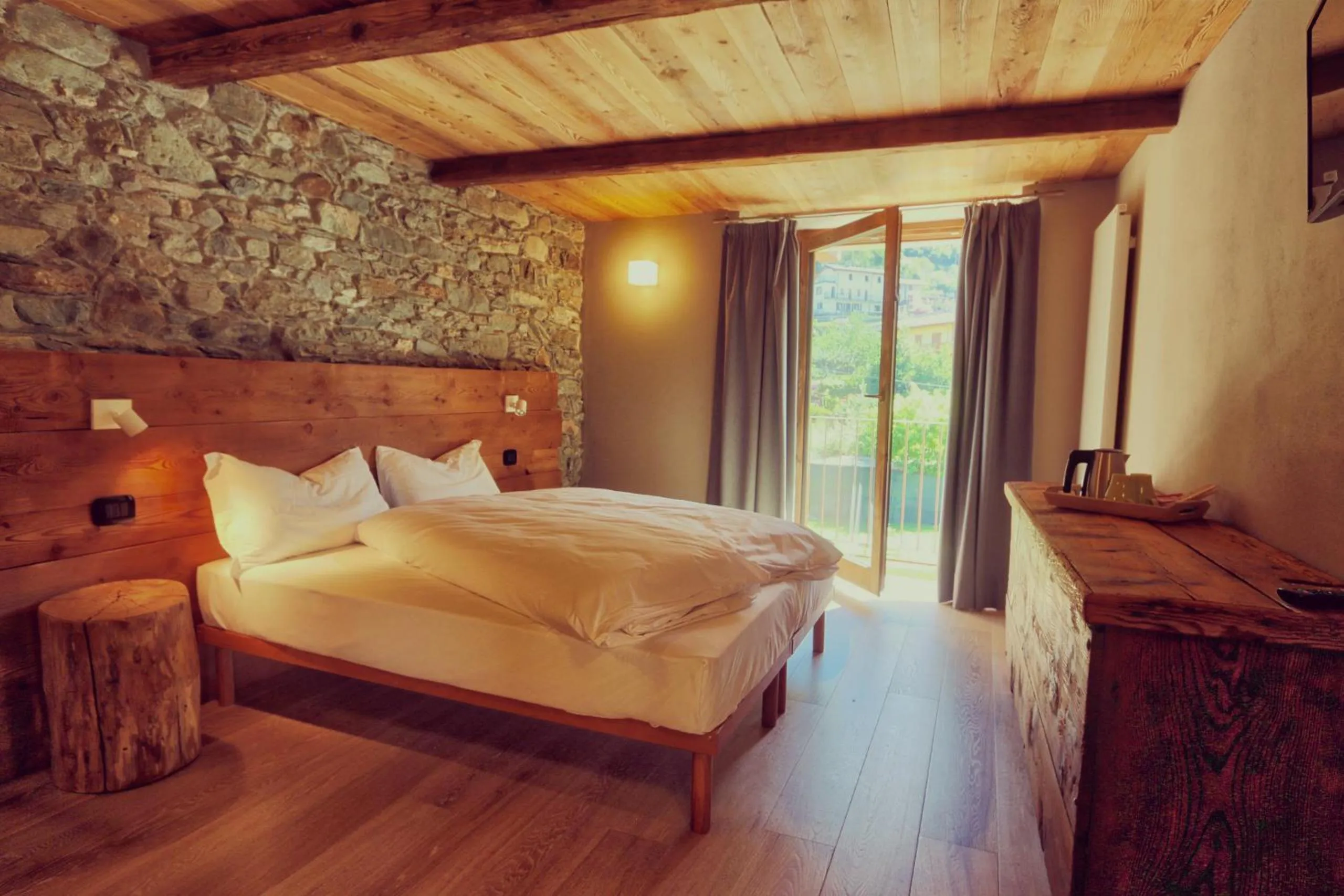 Bedroom, Bed in Moncervin