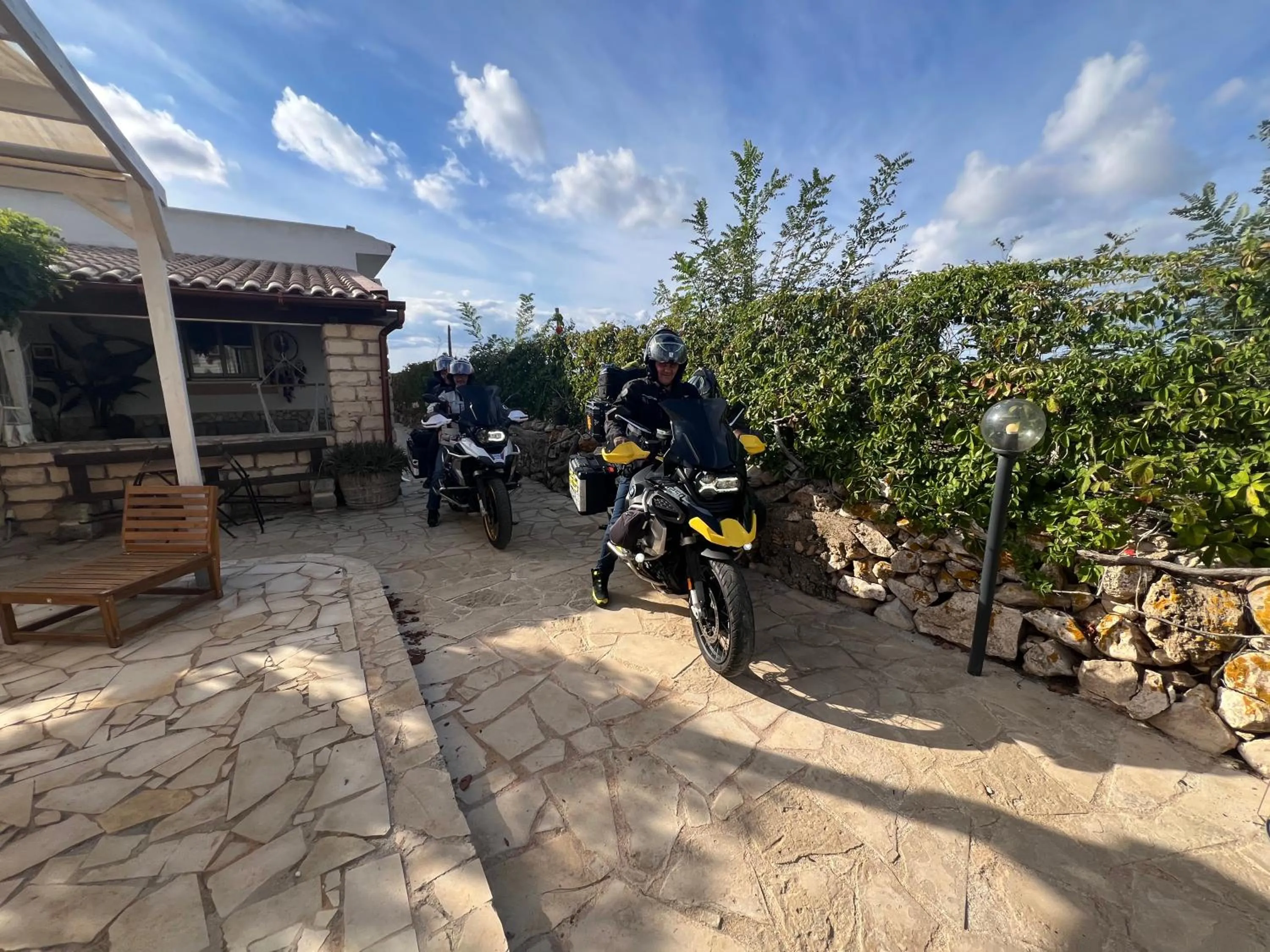 group of guests in Cozzo Spadaro B&B OnlyRooms