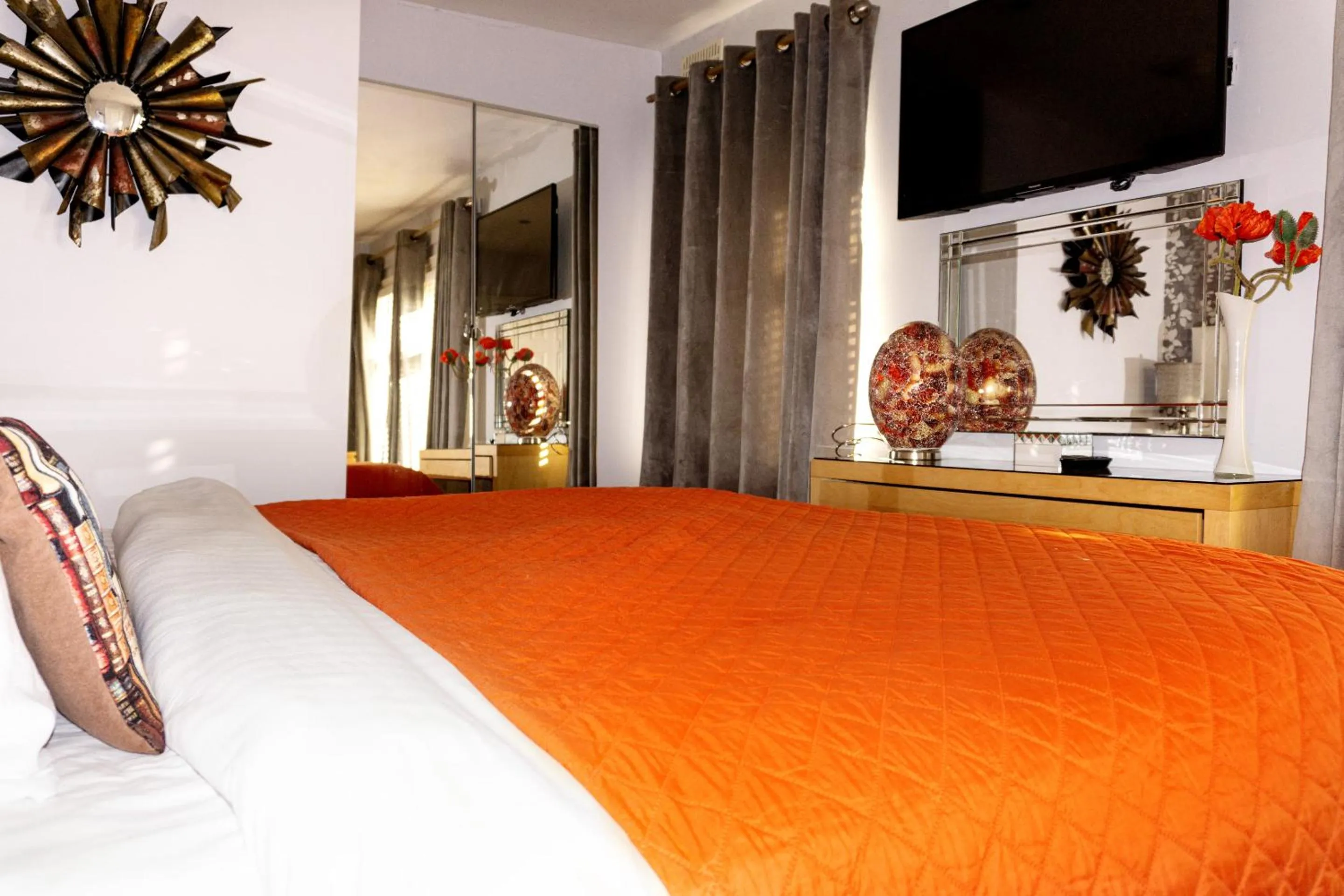 Bedroom, Bed in The Kenley Hotel