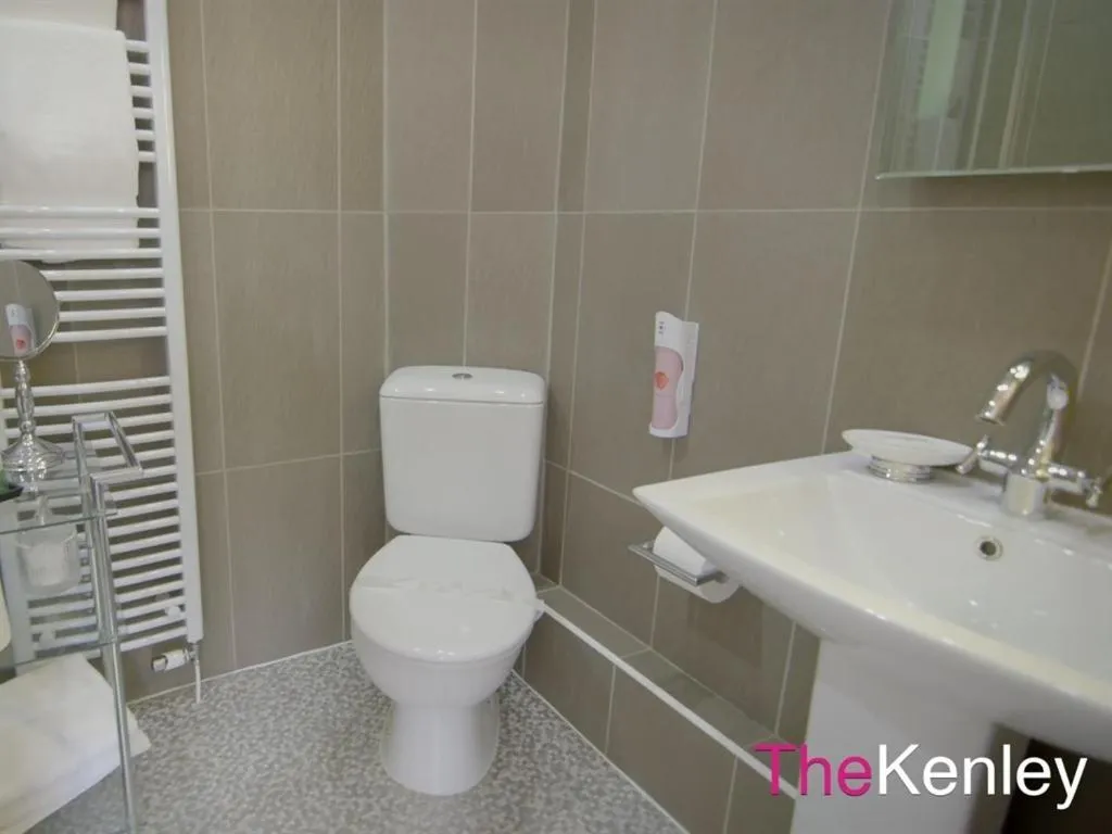 Bathroom in The Kenley Hotel