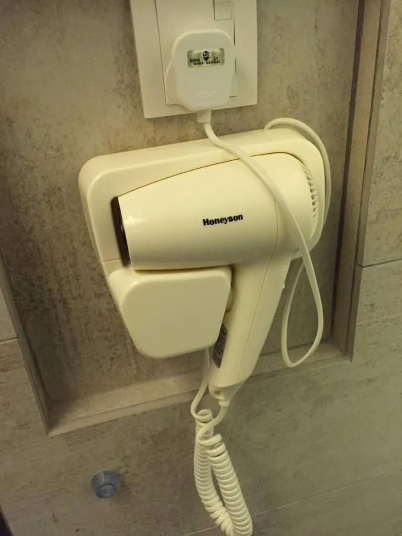 hair dryier in Mixx Express Hotel Sunway