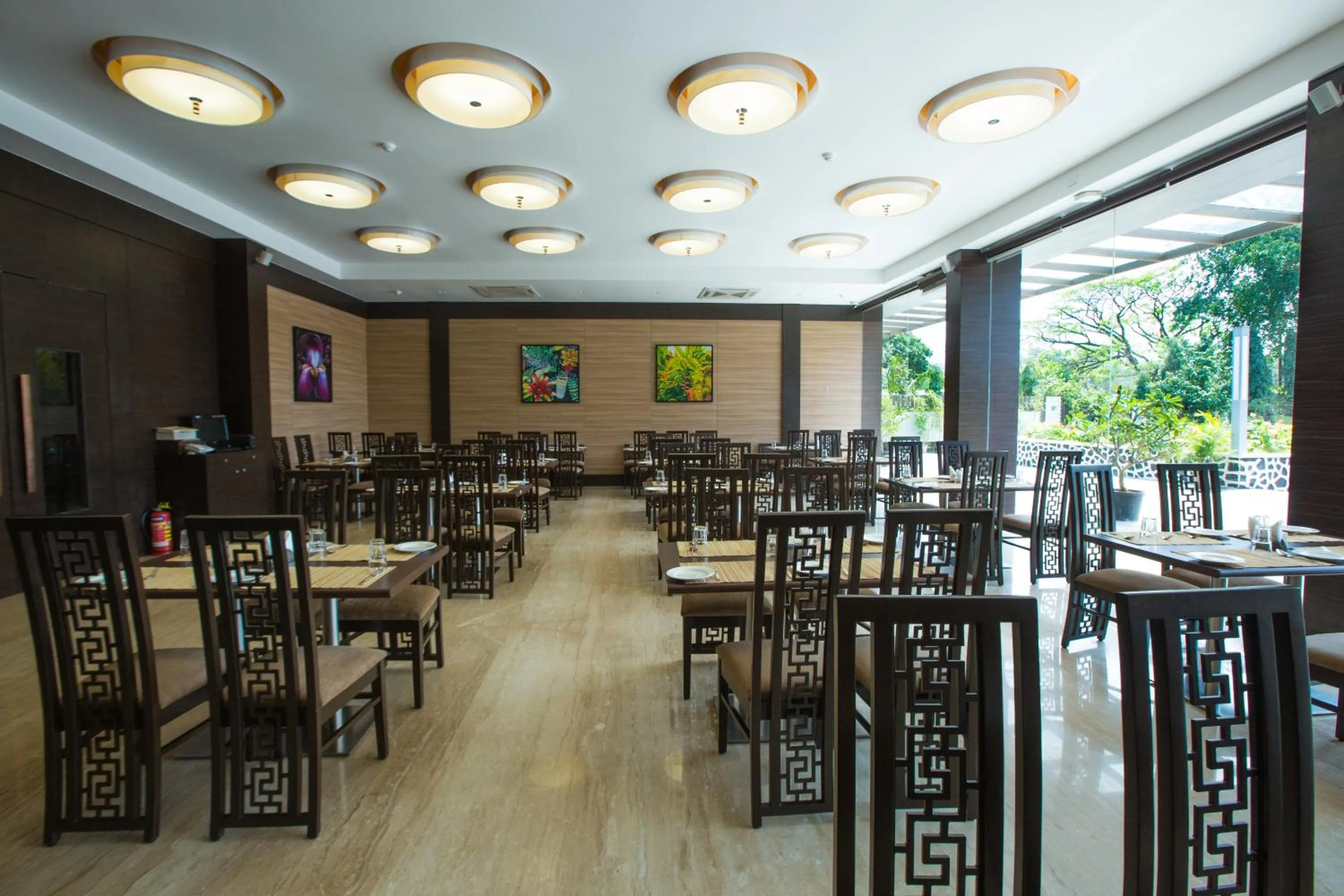Restaurant/places to eat in Hotel Grand Visava Lonavala