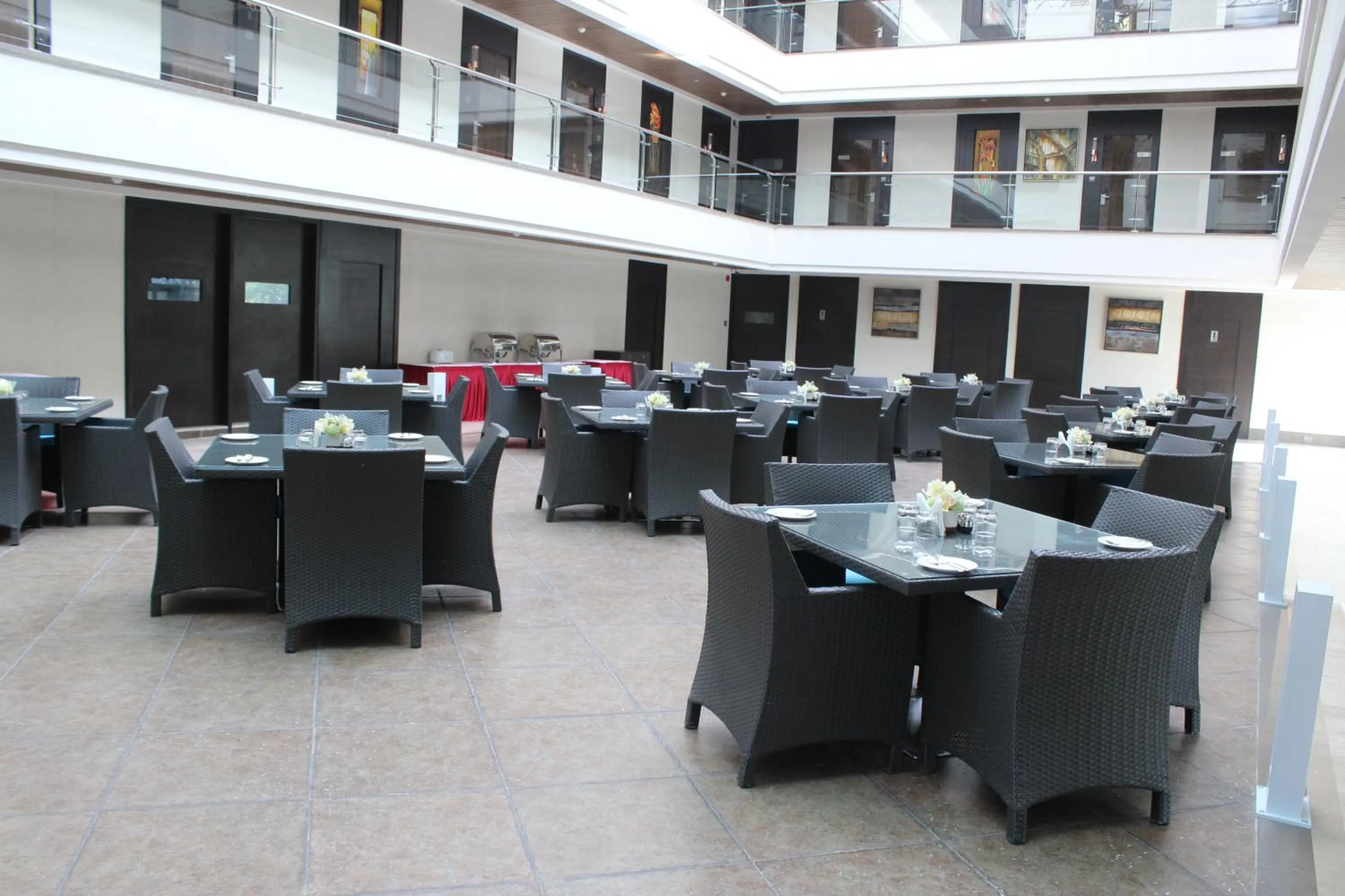 Restaurant/places to eat in Hotel Grand Visava Lonavala