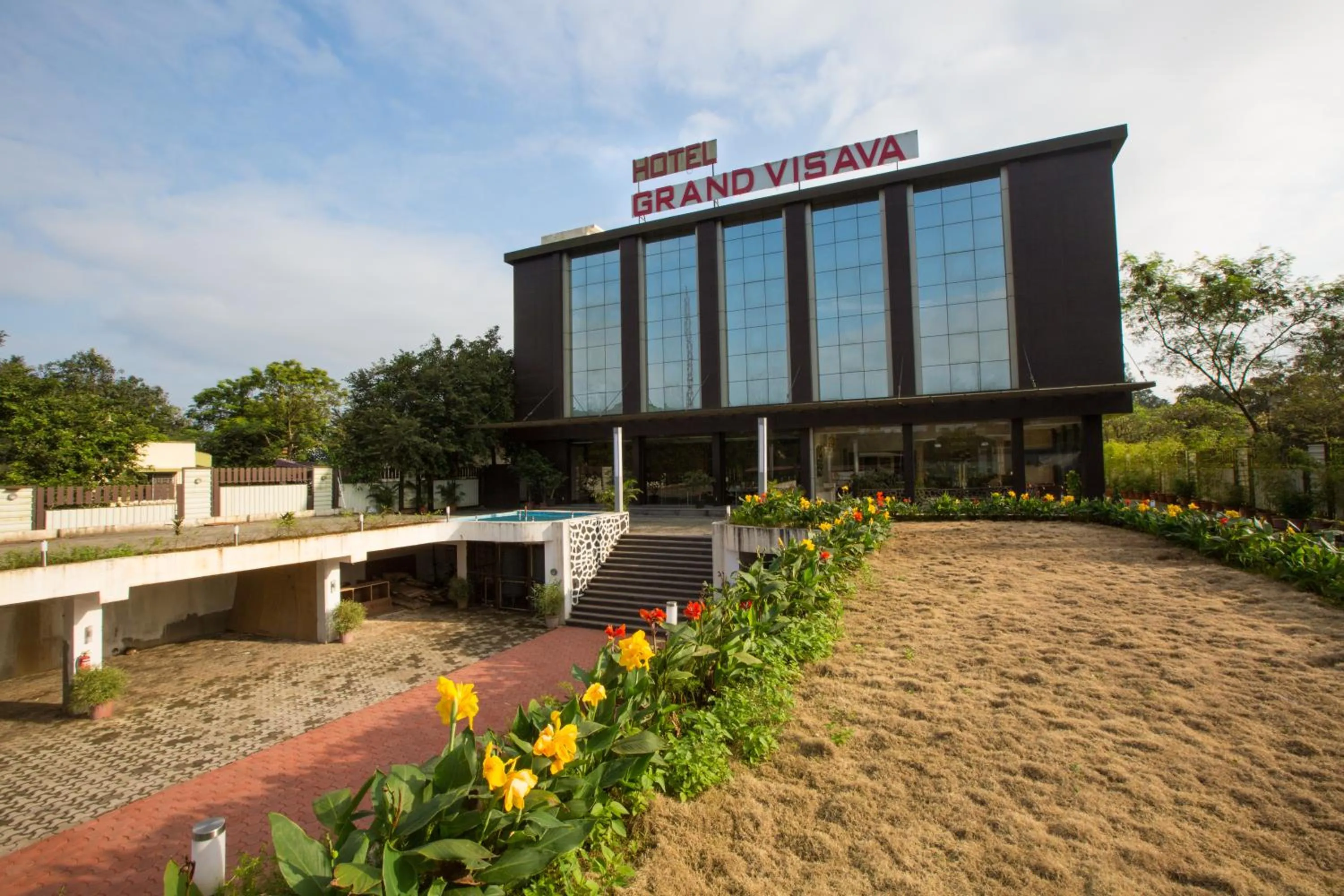 Facade/entrance in Hotel Grand Visava Lonavala