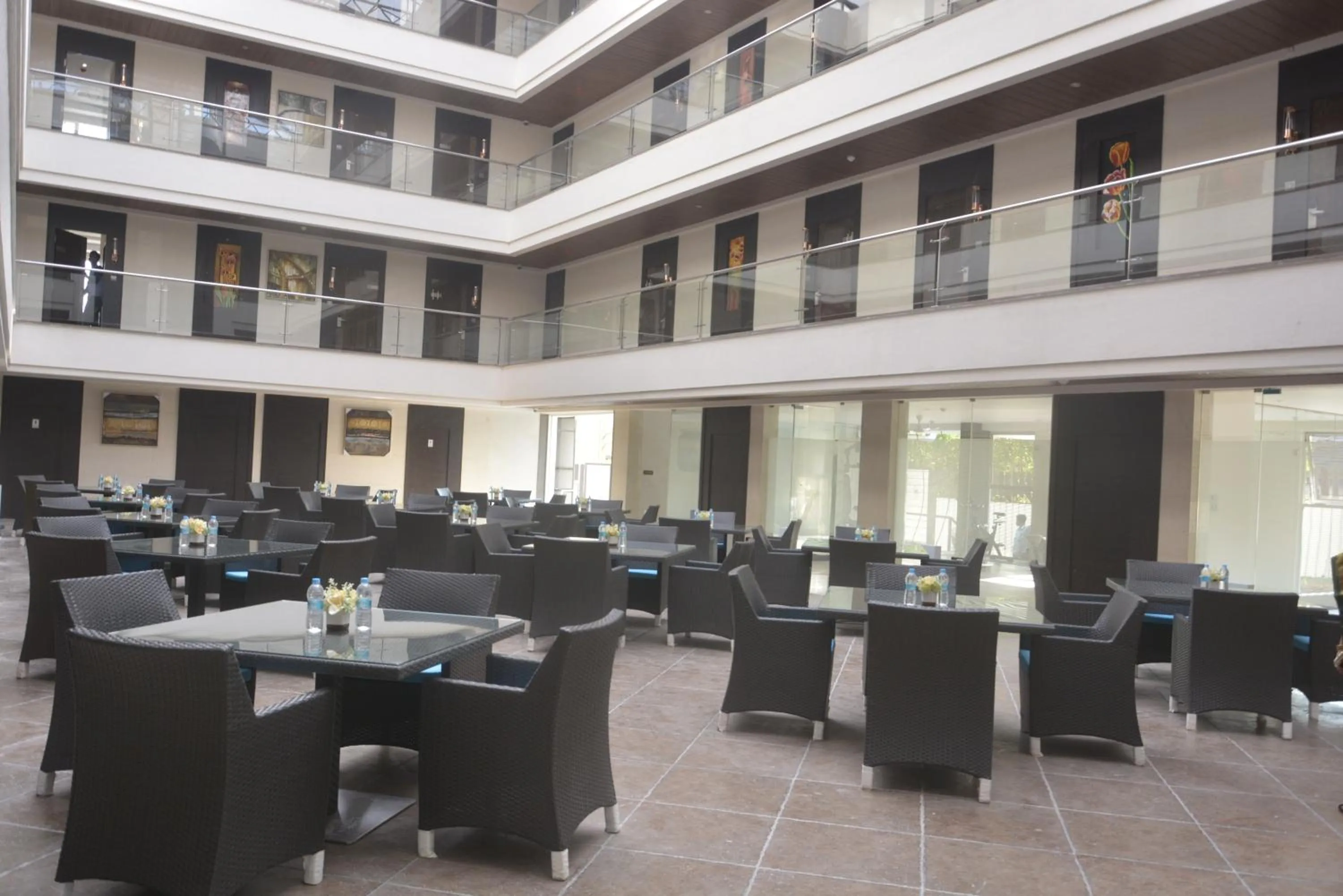 Restaurant/places to eat in Hotel Grand Visava Lonavala