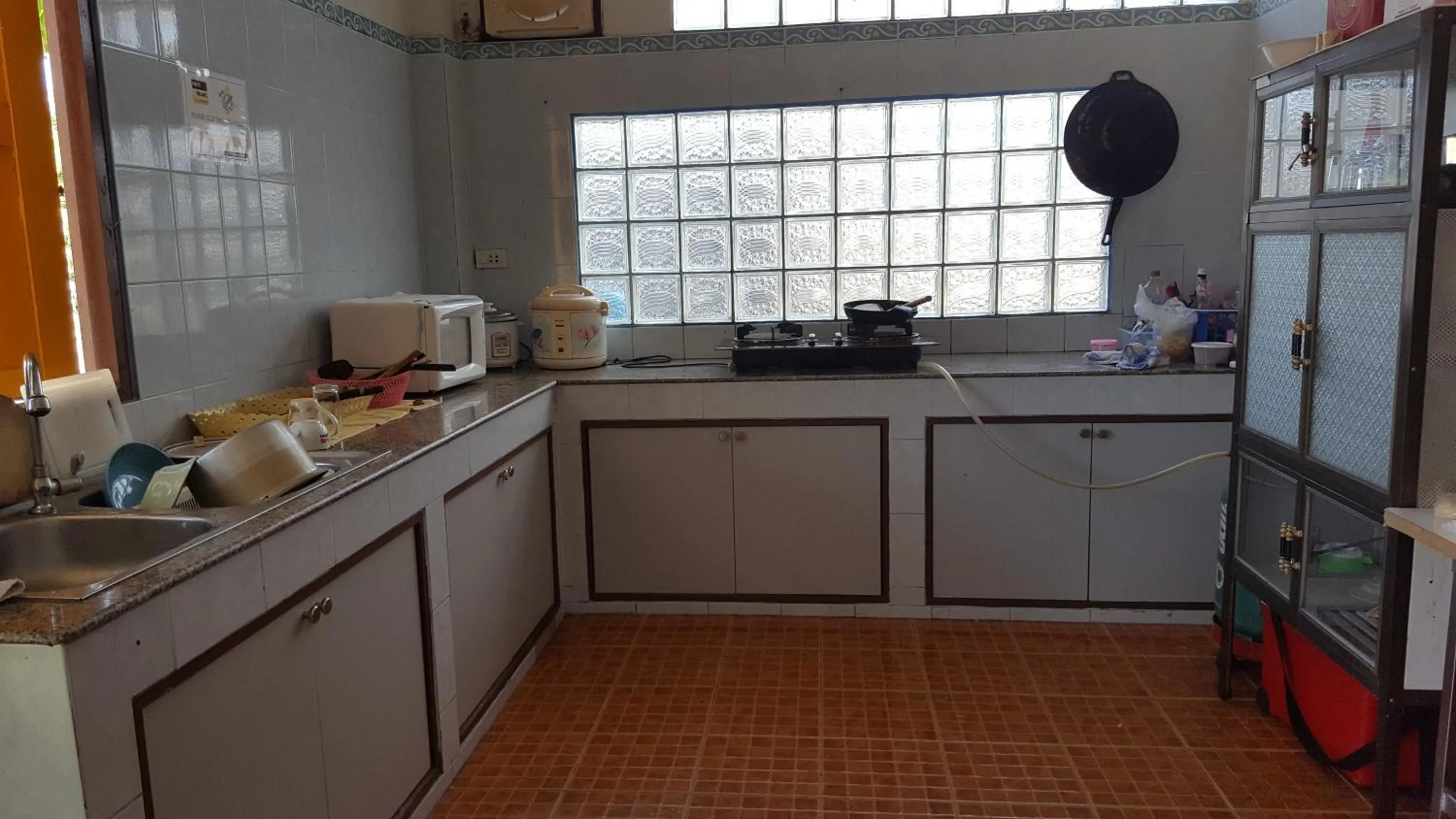 Communal kitchen in First and Frang Hotel - Koh Phangan