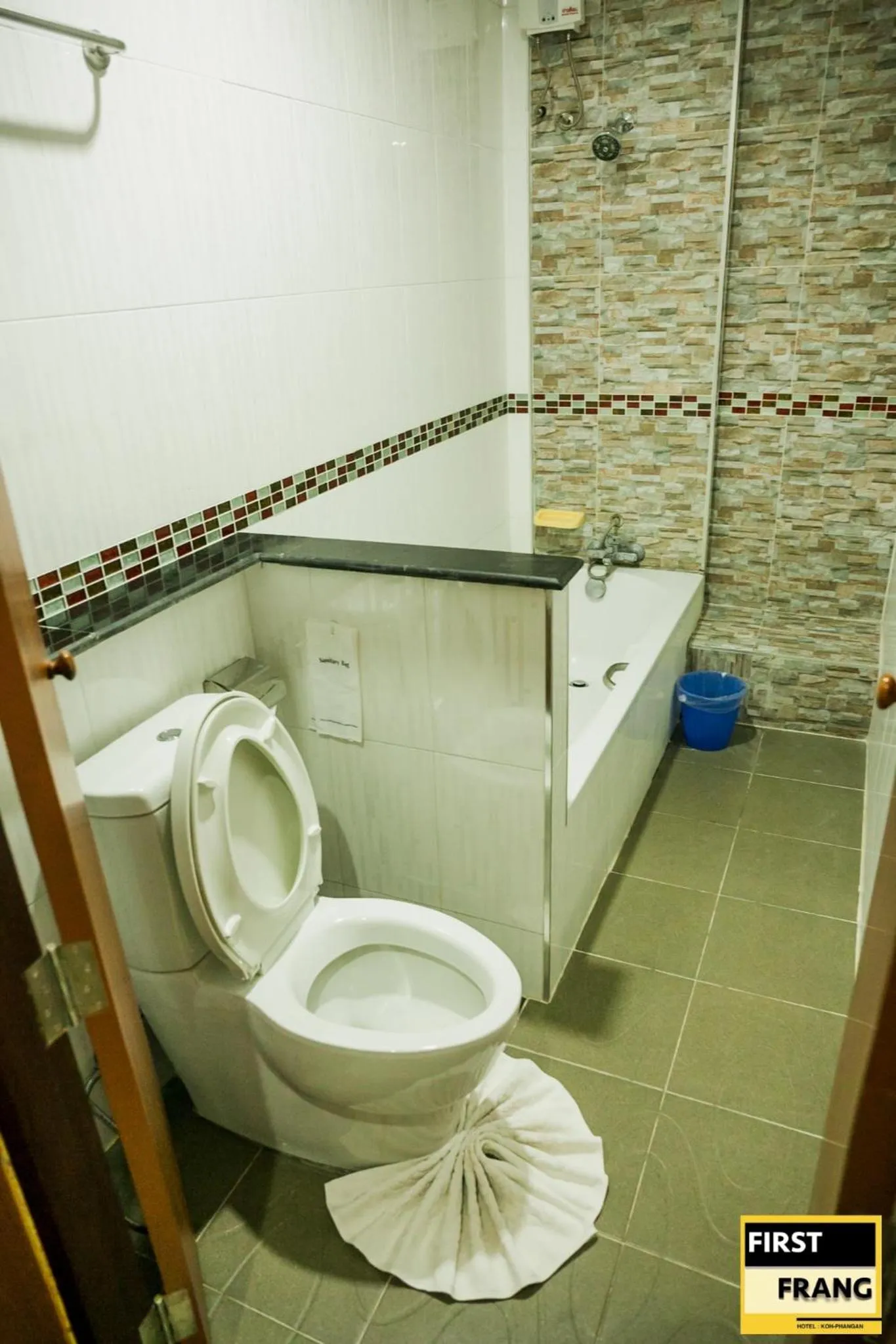 Shower in First and Frang Hotel - Koh Phangan