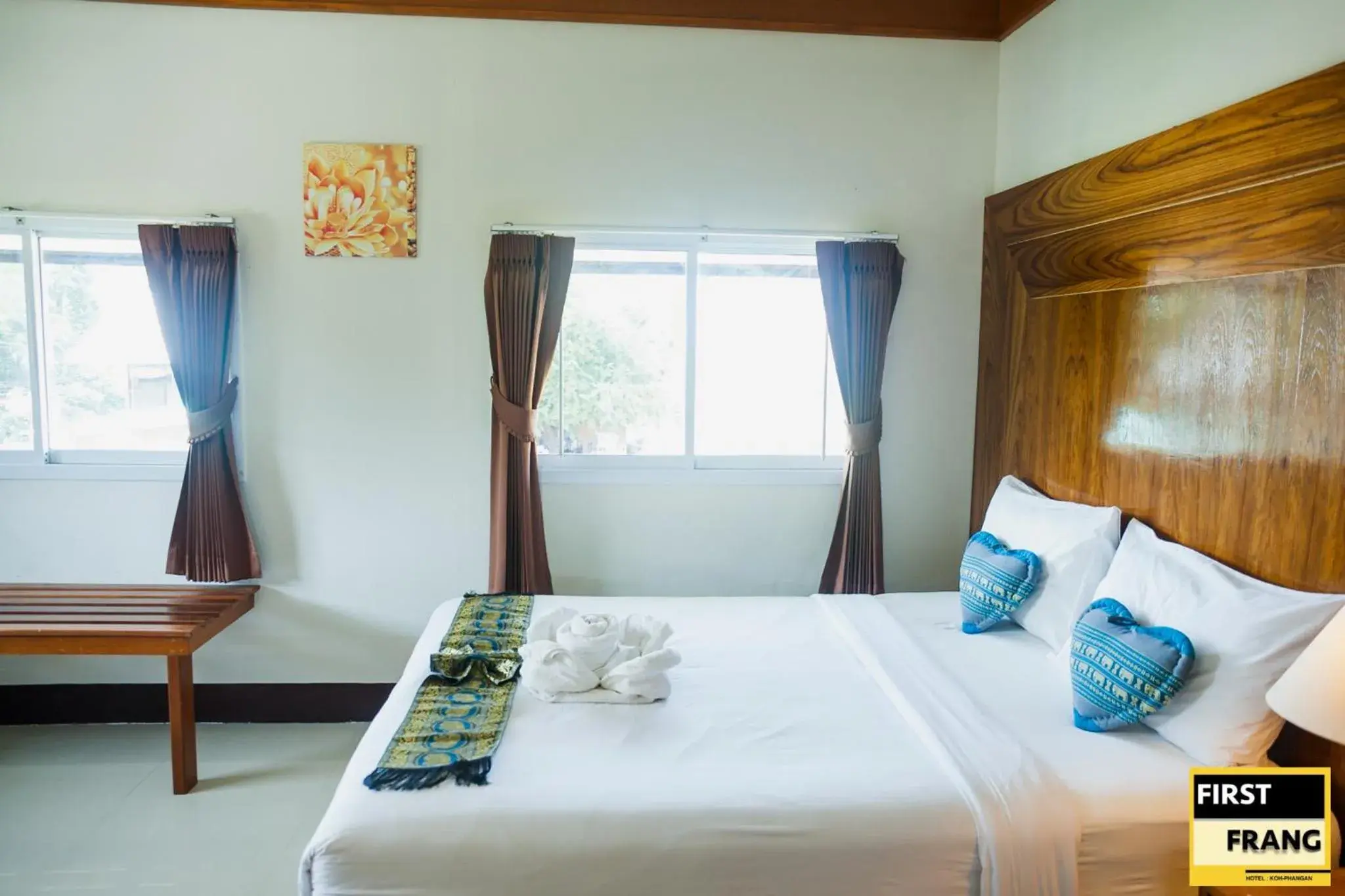 Deluxe Double Room with Bath in First and Frang Hotel - Koh Phangan Deluxe Double Room with Bath in First and Frang Hotel - Koh Phangan