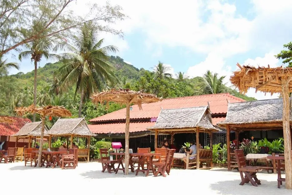 Restaurant/places to eat in Bottle Beach 2 Bungalows