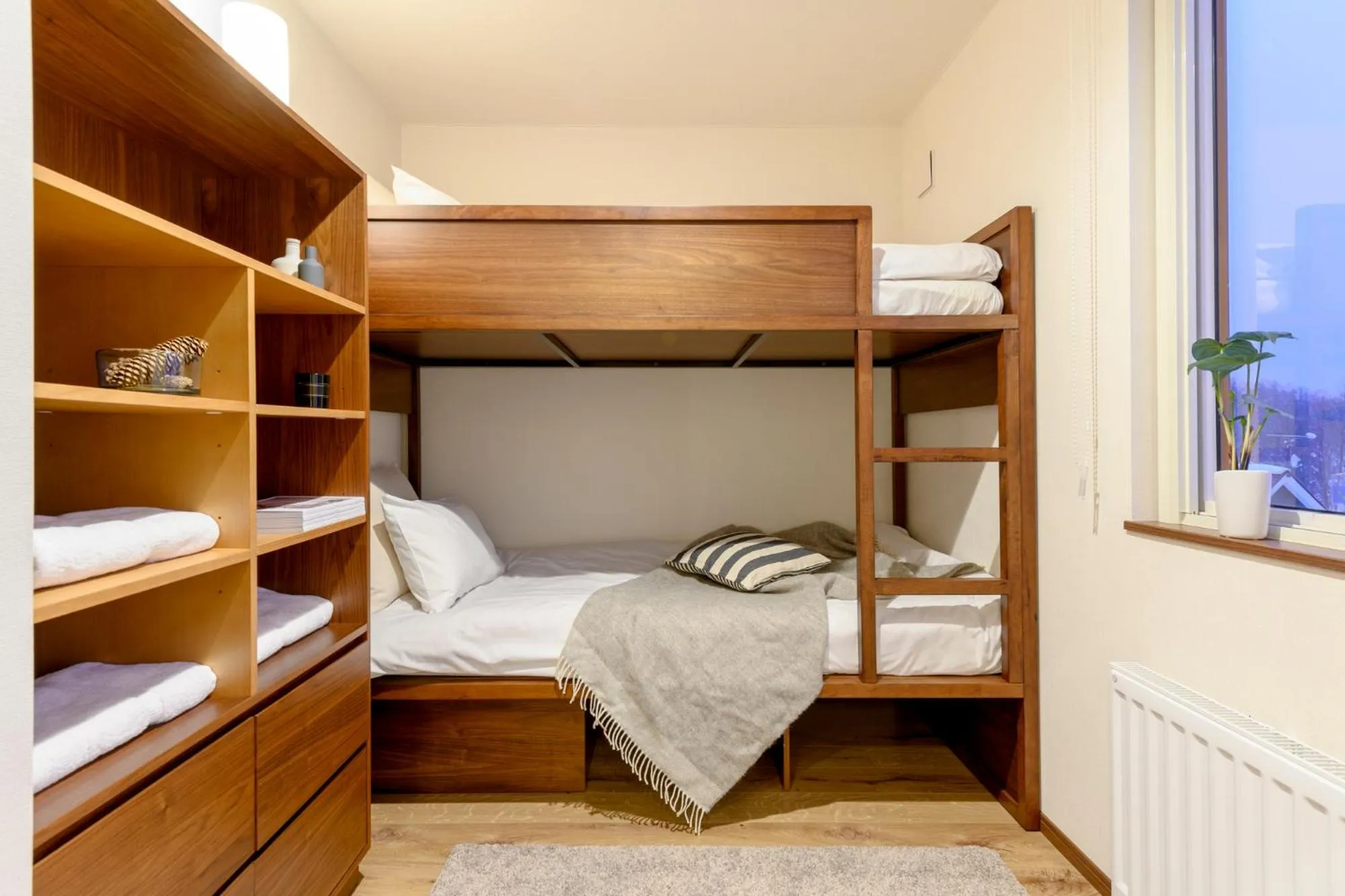 bunk bed, Bed in SnowDog Village