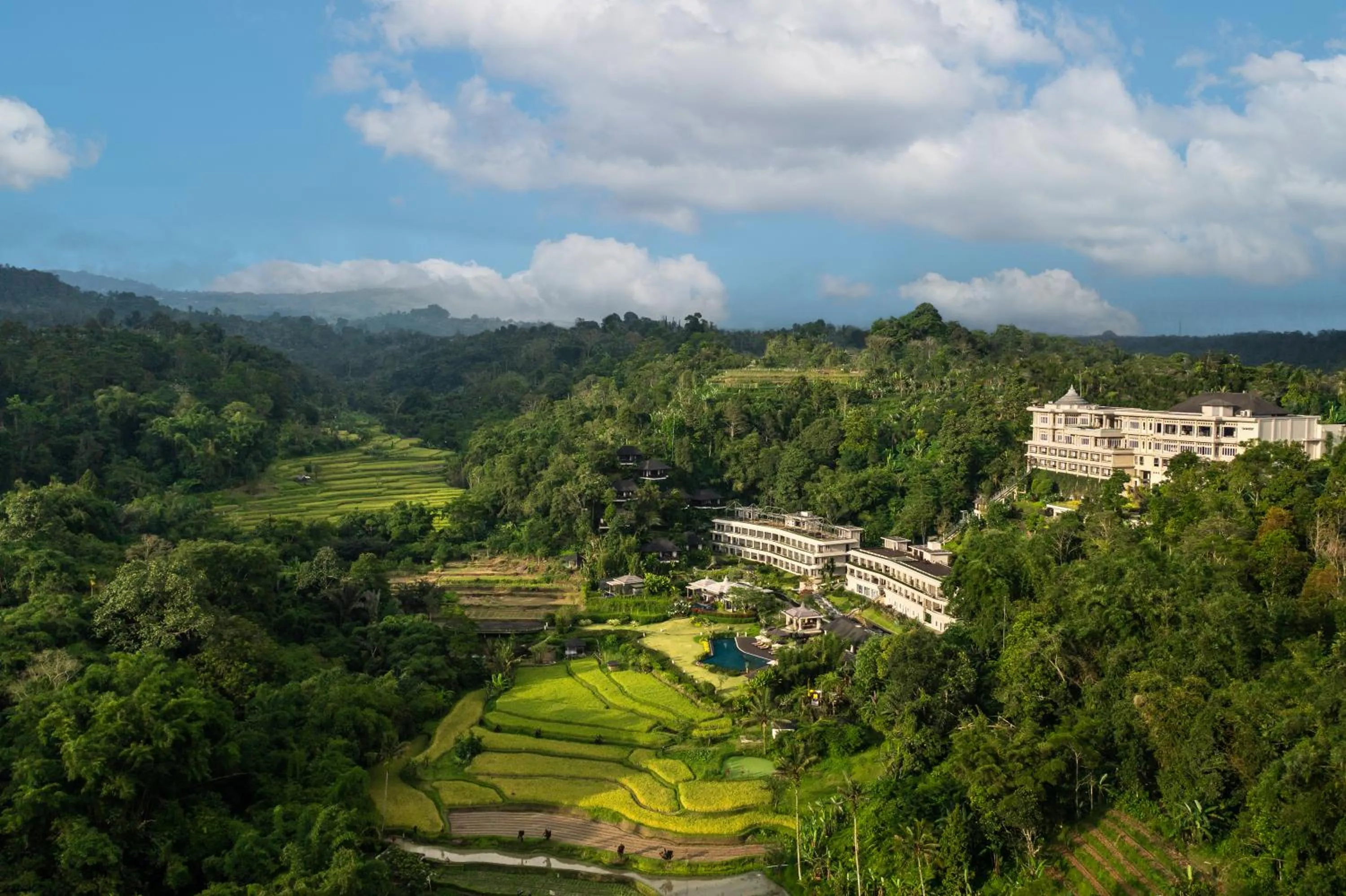 Property building in Homm Saranam Baturiti