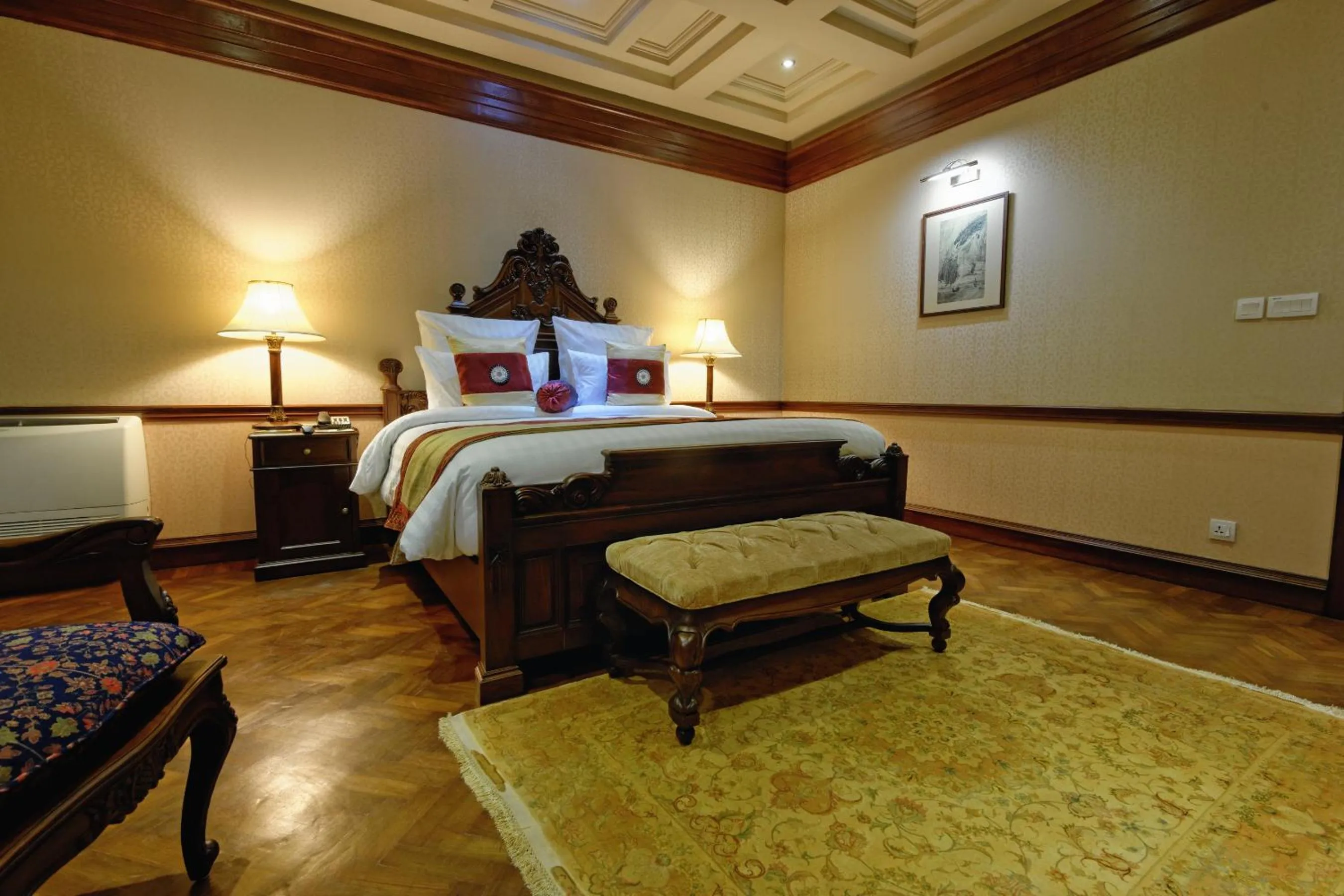 Property building, Bed in Faletti's Hotel Lahore