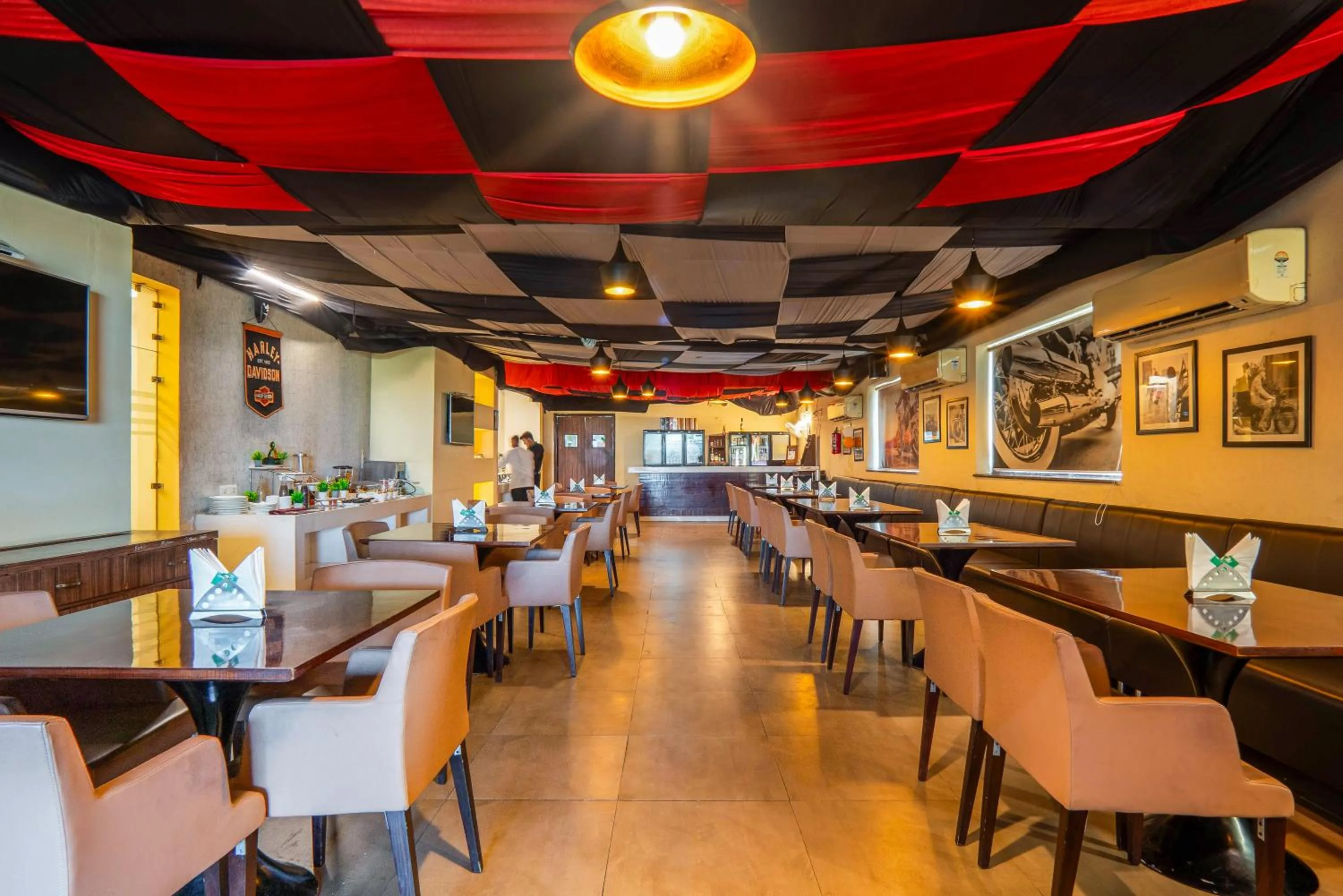 Restaurant/places to eat in Le Roi Jammu - Near Jammu Railway Station