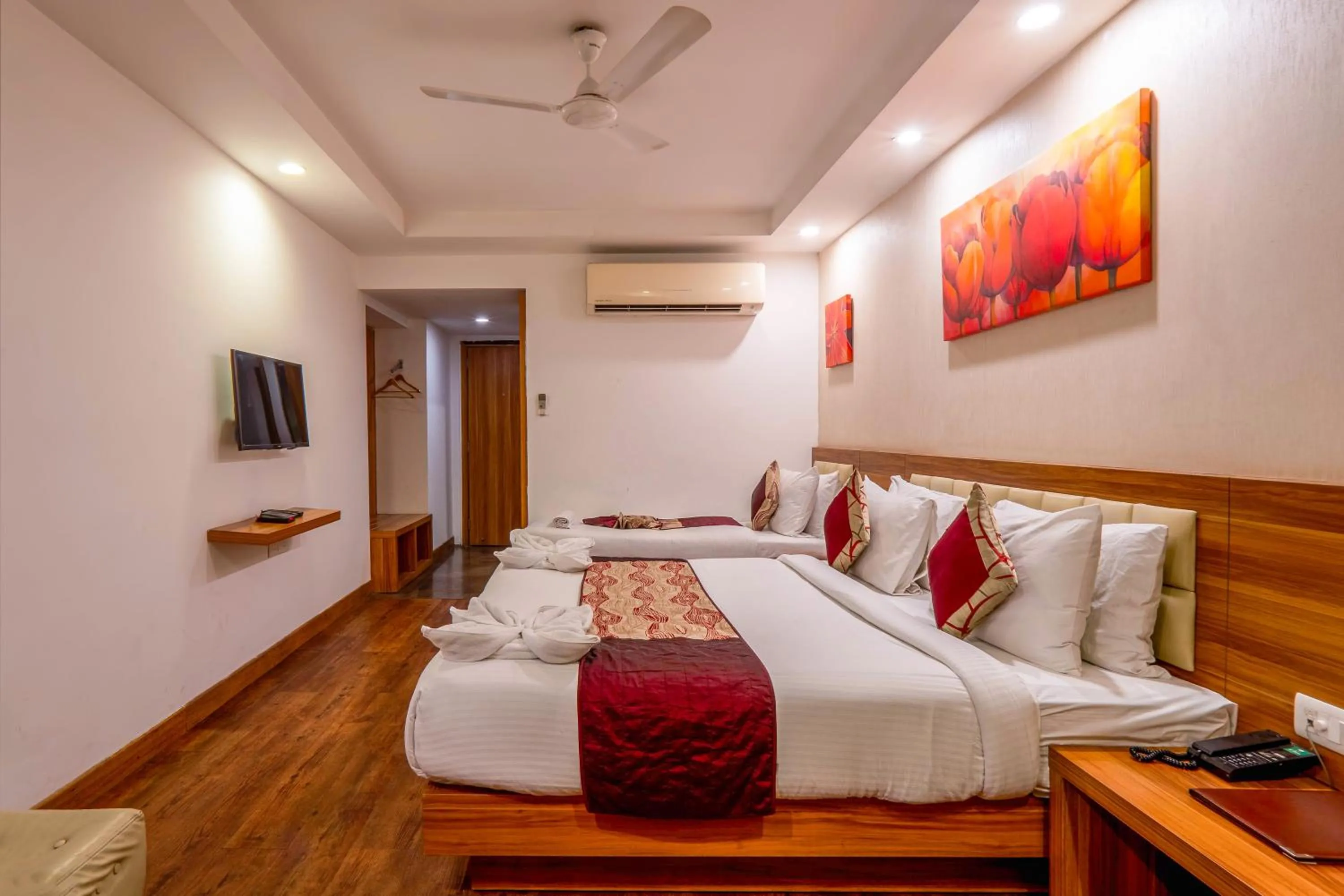 Bedroom, Bed in Le Roi Jammu - Near Jammu Railway Station