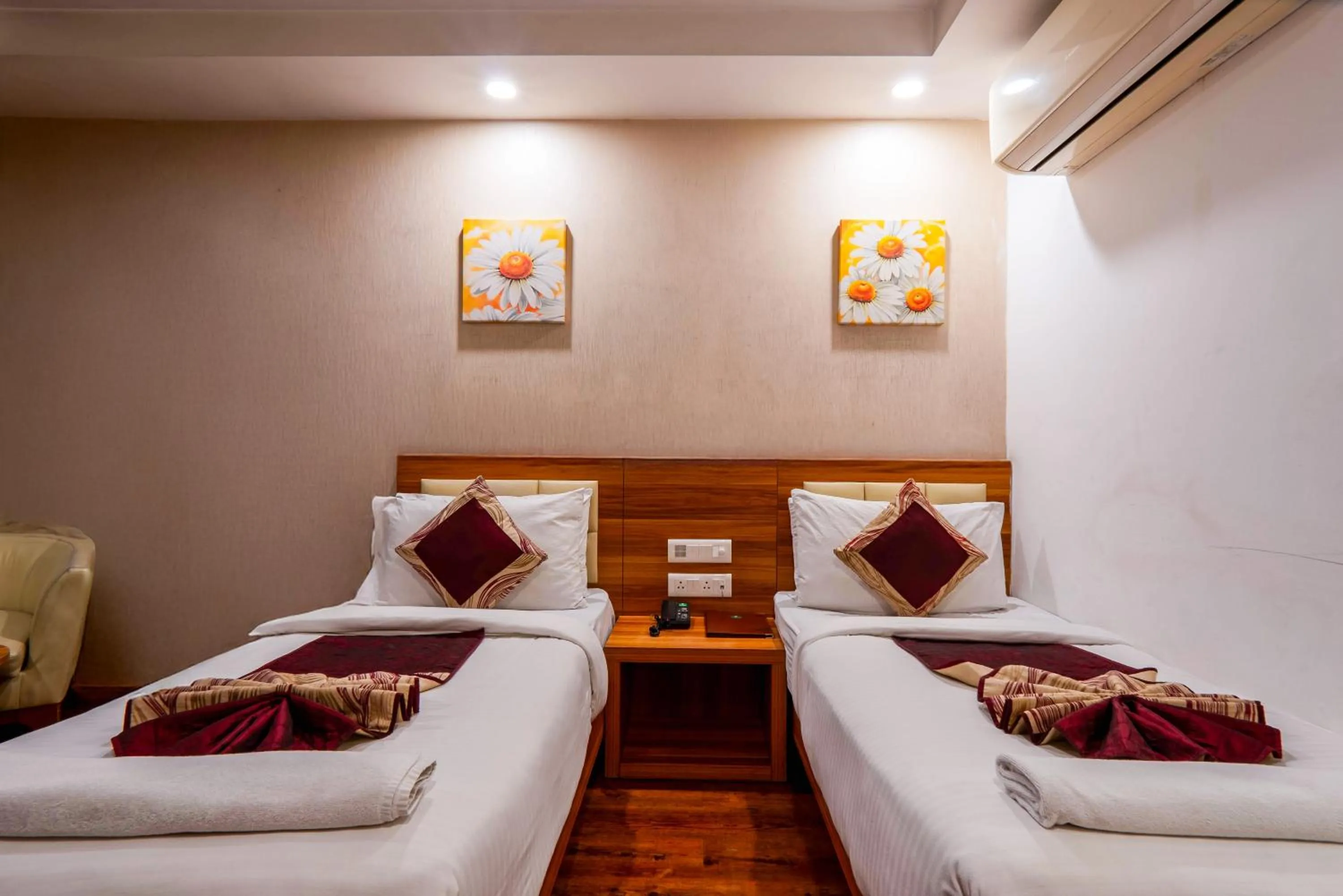 Bedroom, Bed in Le Roi Jammu - Near Jammu Railway Station