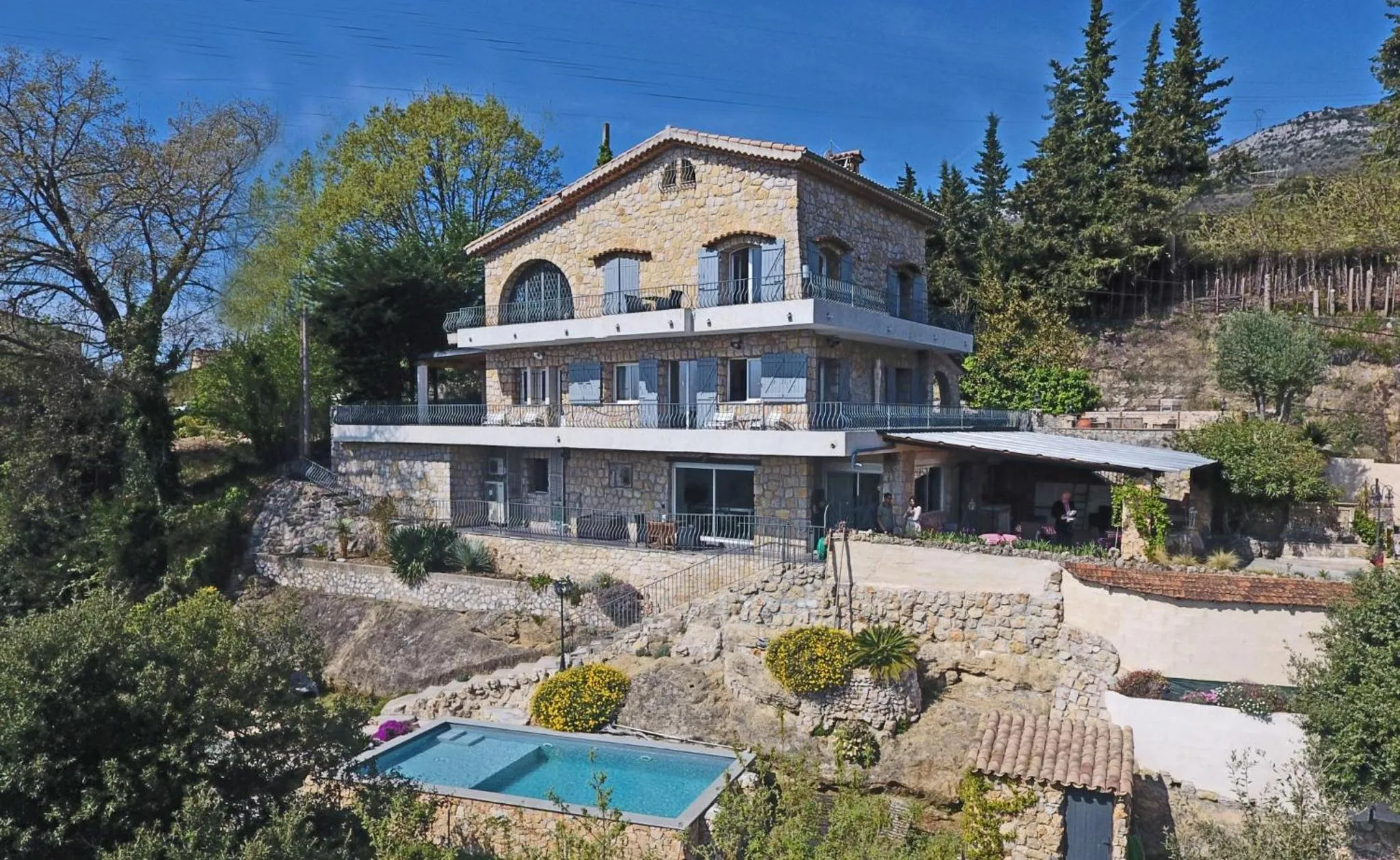 Property building in Au Pied des Baous
