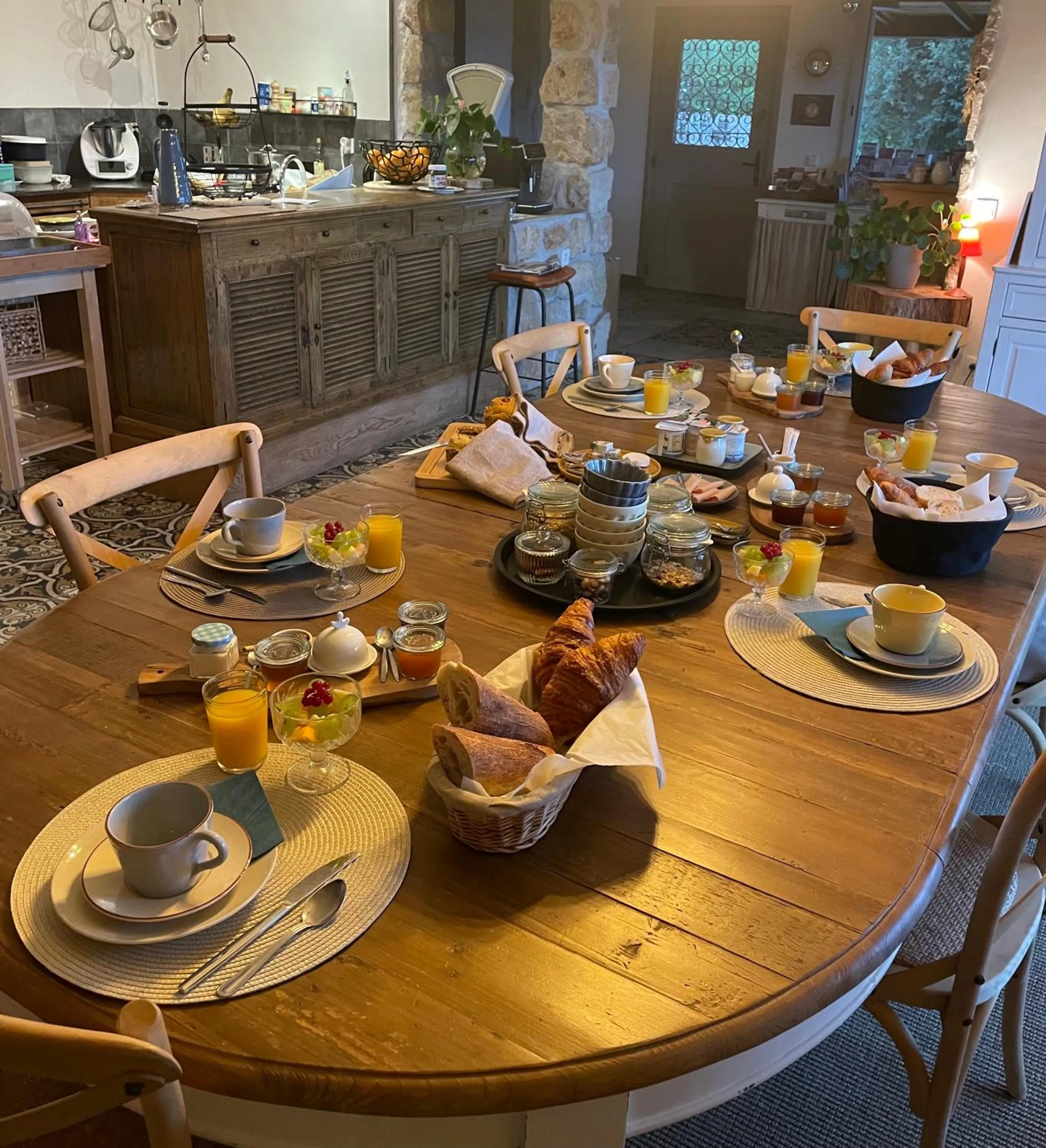 Breakfast in Au Pied des Baous