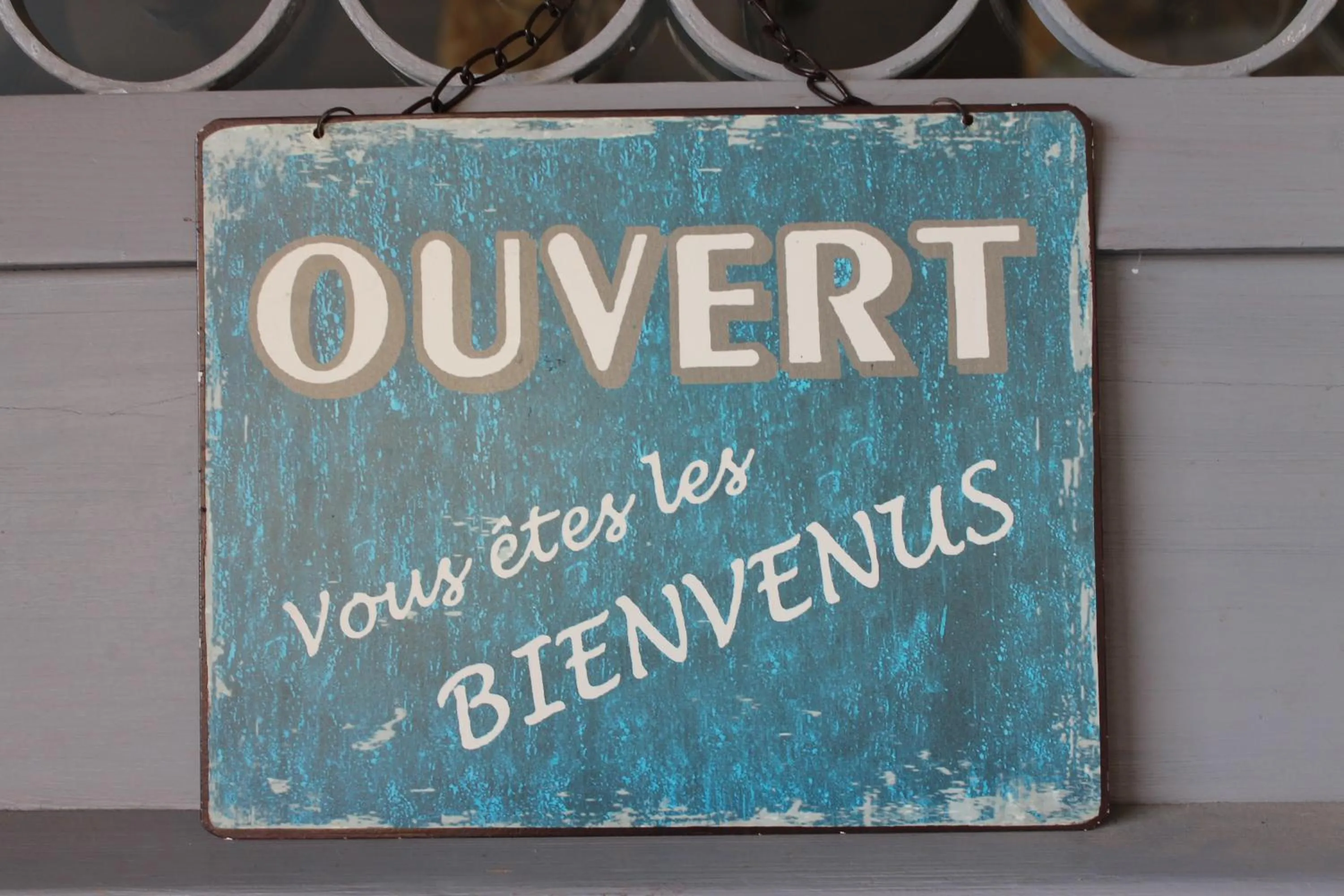 Decorative detail in Au Pied des Baous