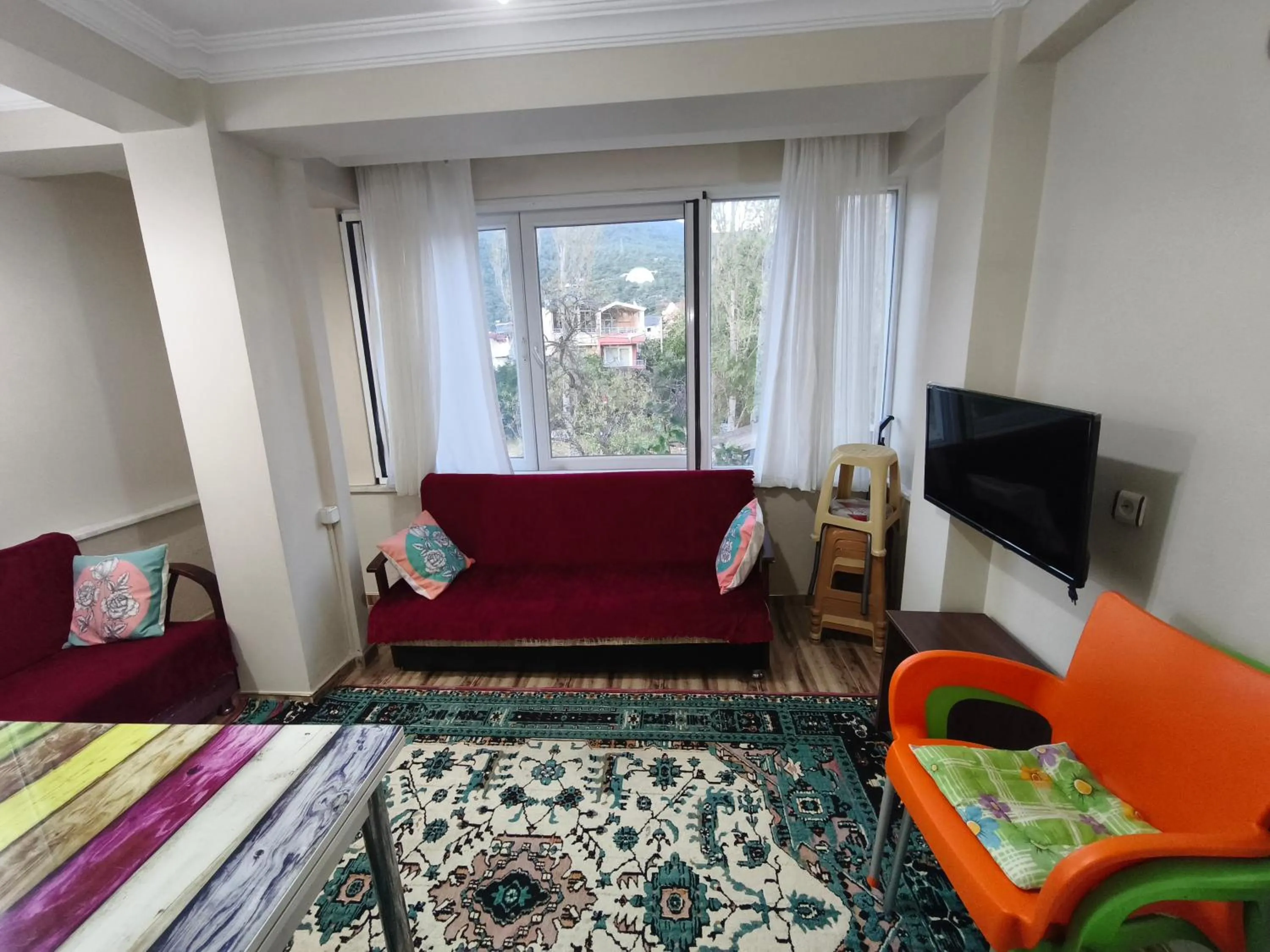 Living room, Bed in Sağlık Apart Pansiyon