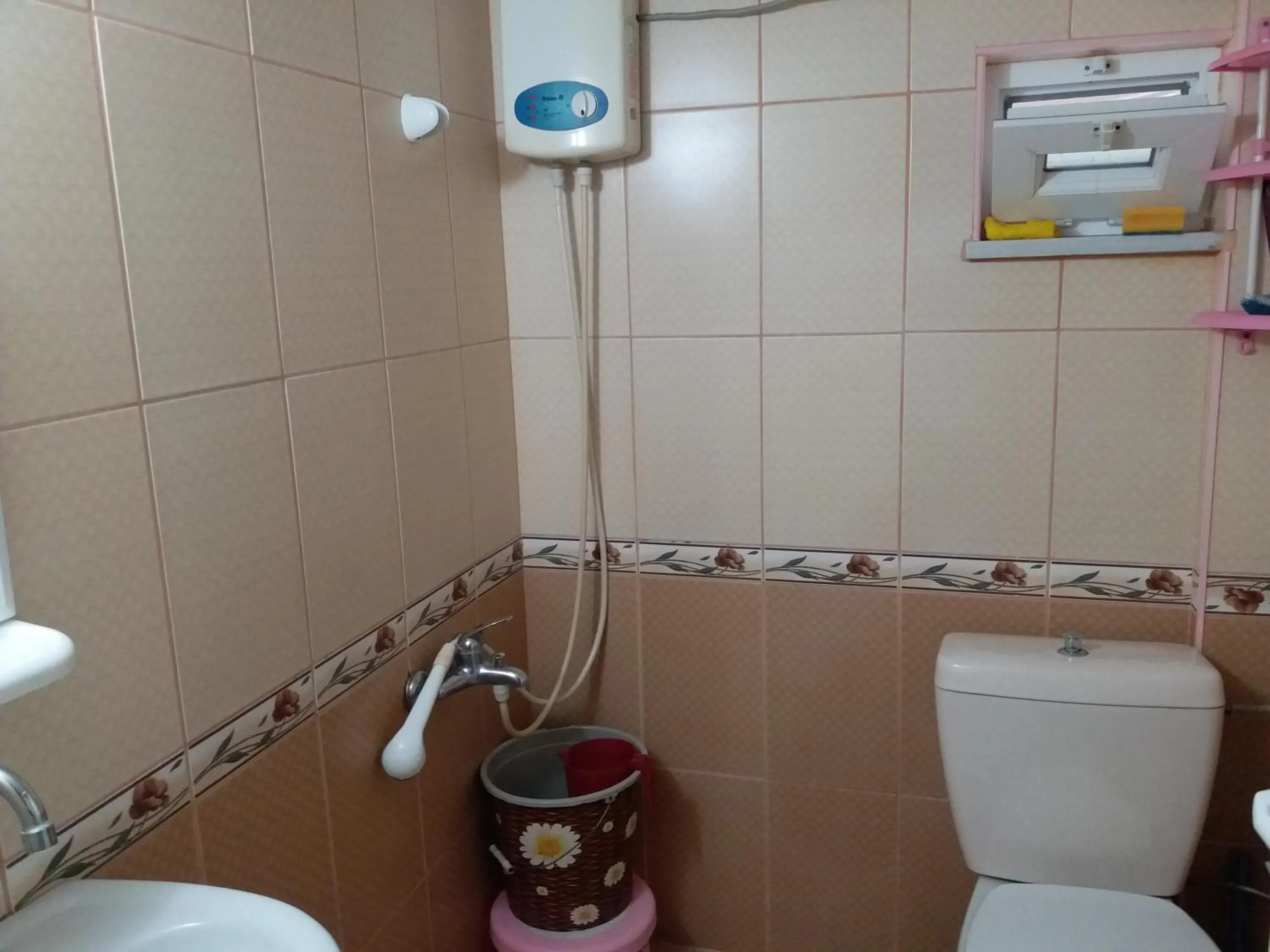 Shower in Sağlık Apart Pansiyon