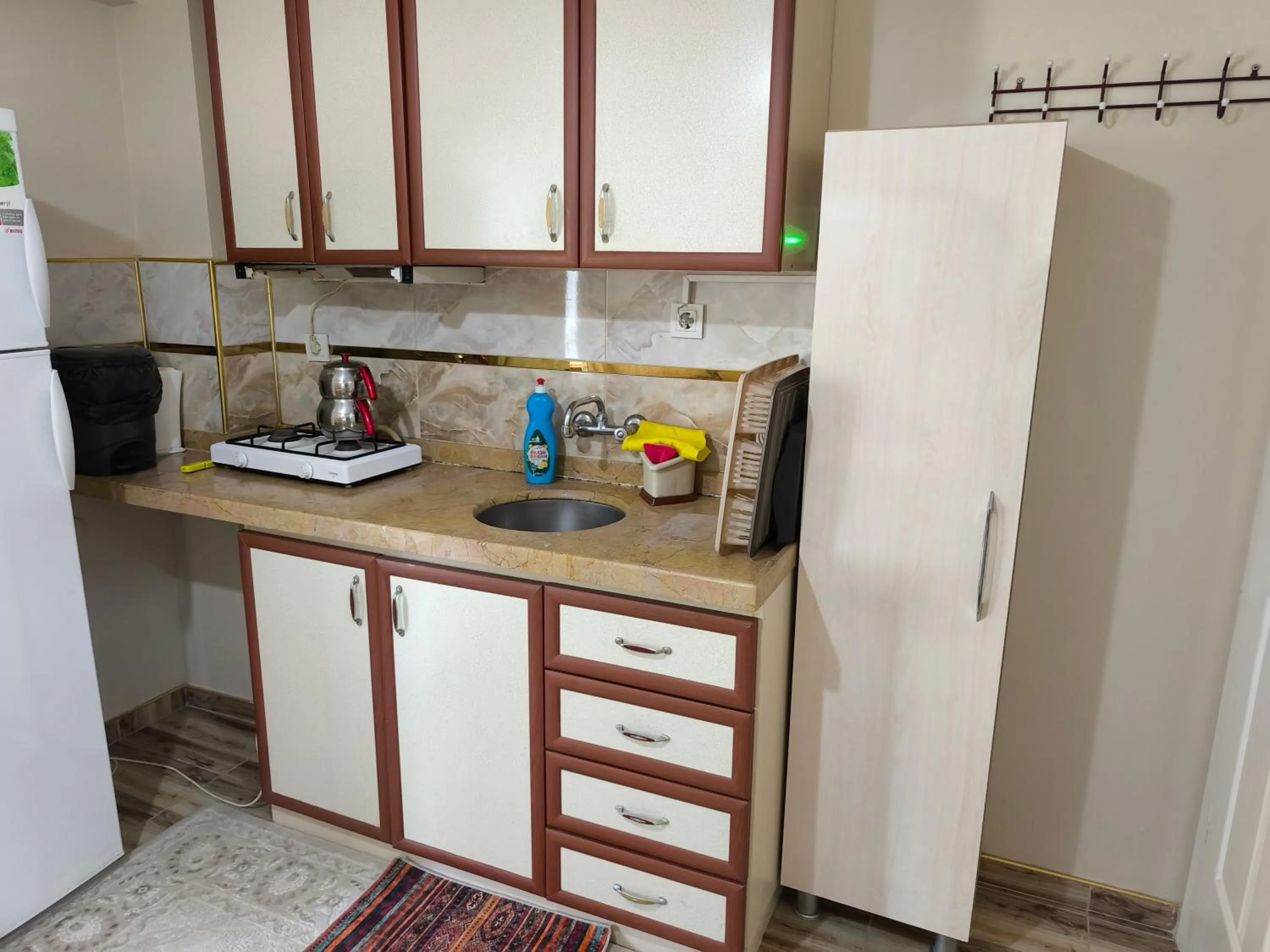 Kitchen or kitchenette in Sağlık Apart Pansiyon