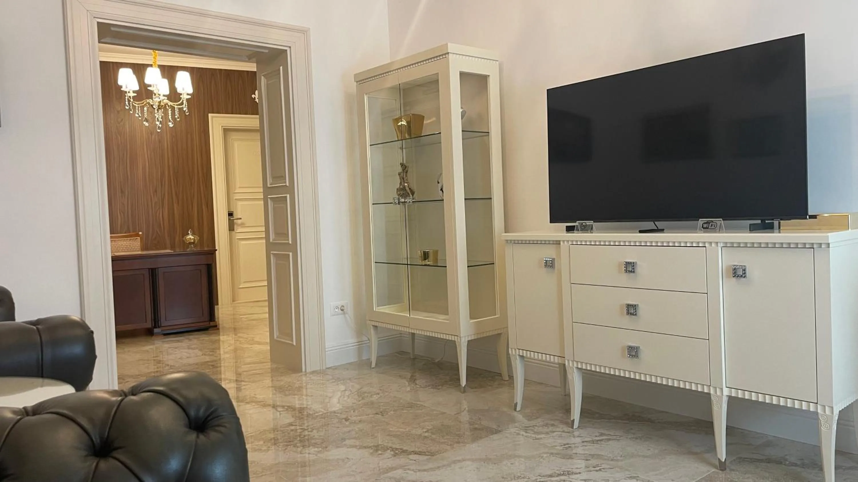 Communal lounge/ TV room in Priska Heritage Rooms